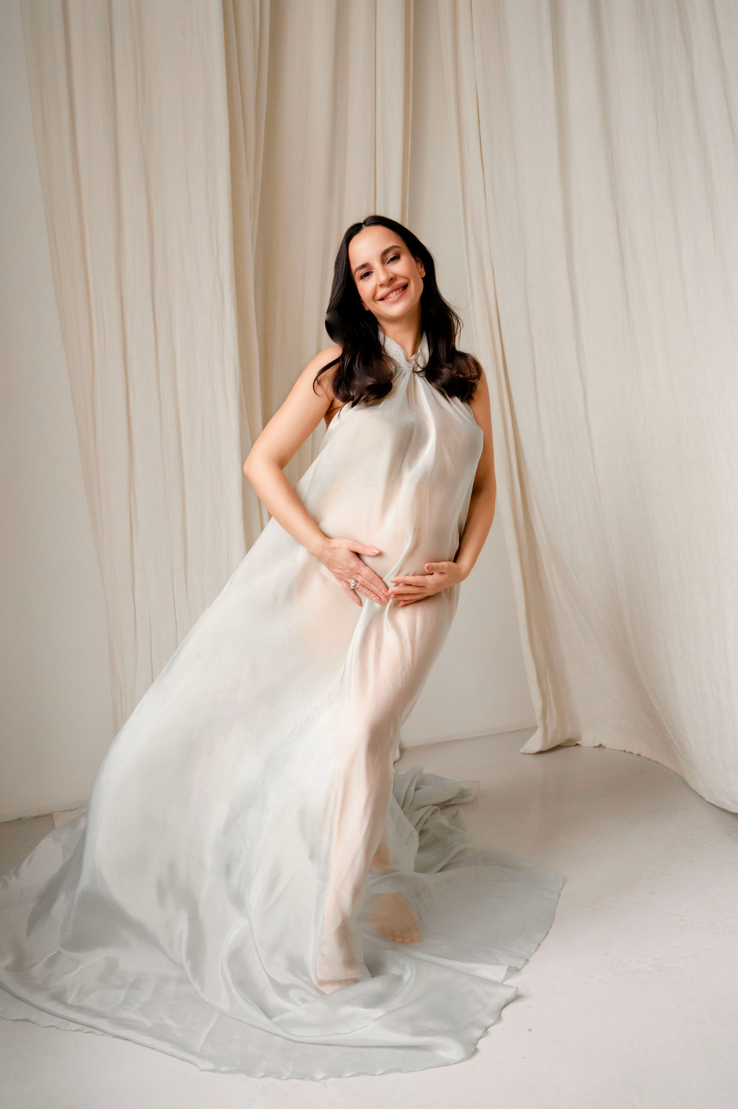 Яна. Профессиональный фотограф беременности в СПБ. Стильные фотосессии беременности в стиле минимализм и классическая фотография