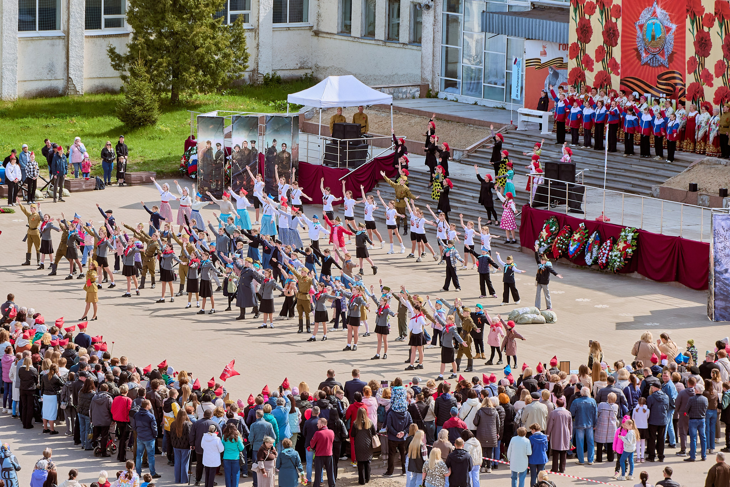 Театрализованное выступление участников художественной самодеятельности ДК Луначарского в Решетихе. фотографии православного портретного фотографа Николая Голованова г. Дзержинск