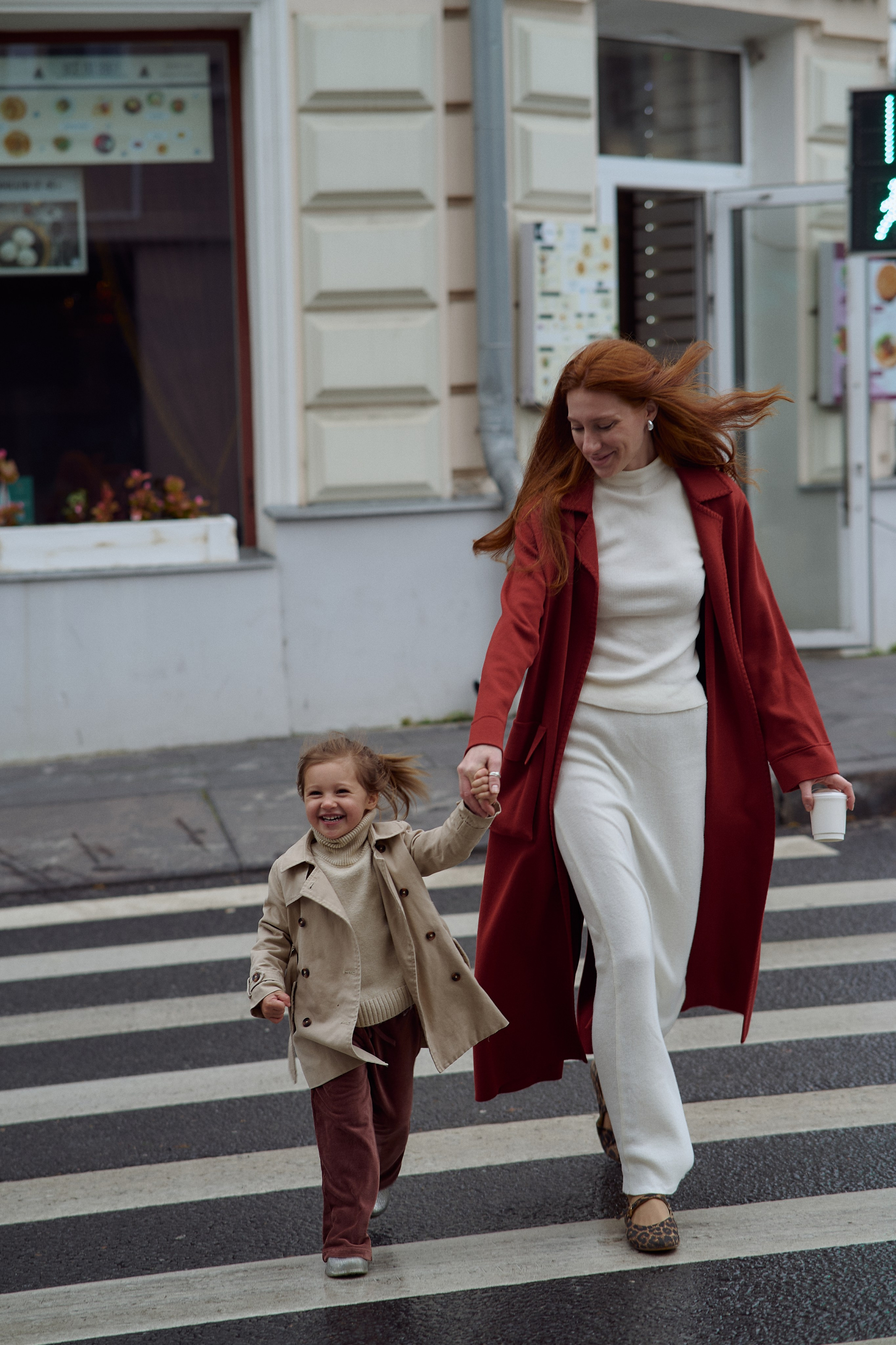 Рита и Кира. Прогулка по центру. Семейный и свадебный lifestyle-фотограф в Москве Мария Петрова