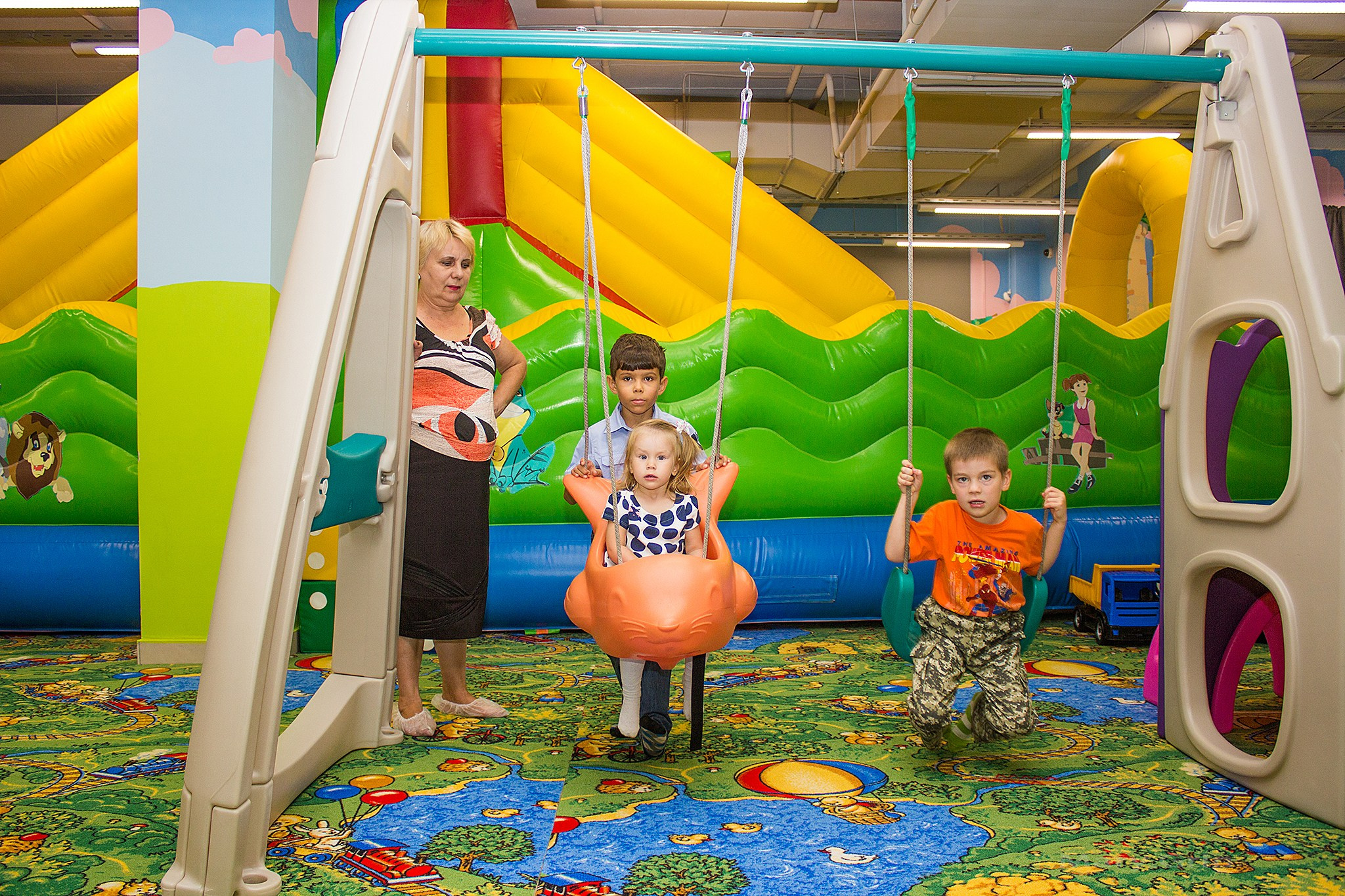 День рождения в стиле свинки Пеппа в Изумрудном городе. Детский и семейный фотограф, фотограф мероприятий Нижний Новгород