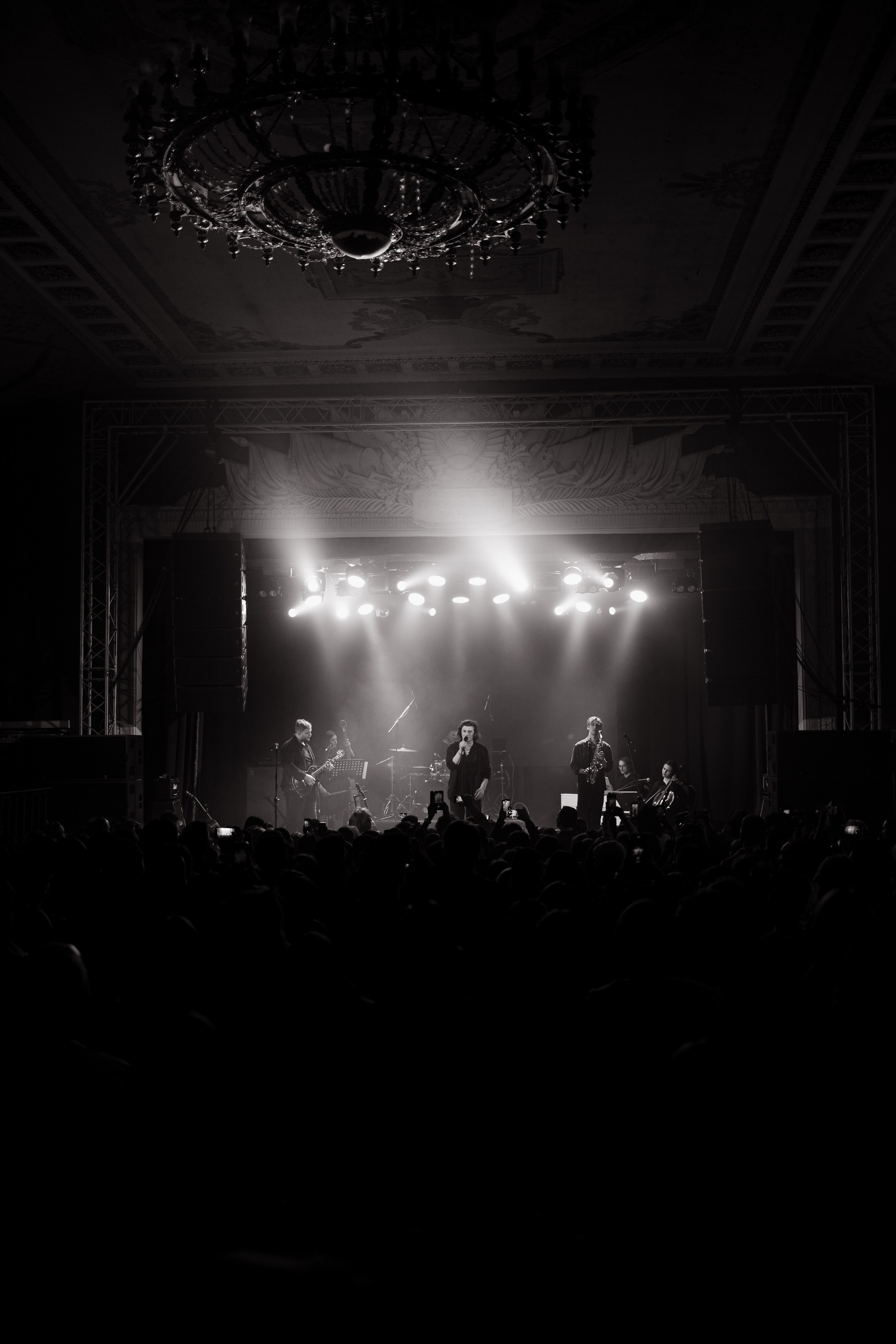 Бонд с кнопкой