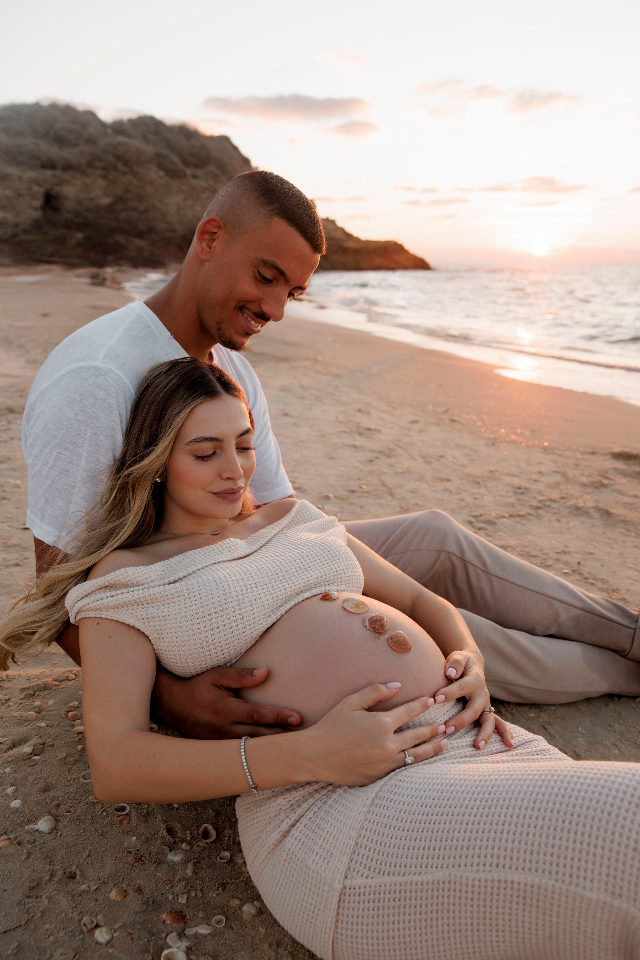 Pregnancy photoshoot near the sea. Wedding and family photographer