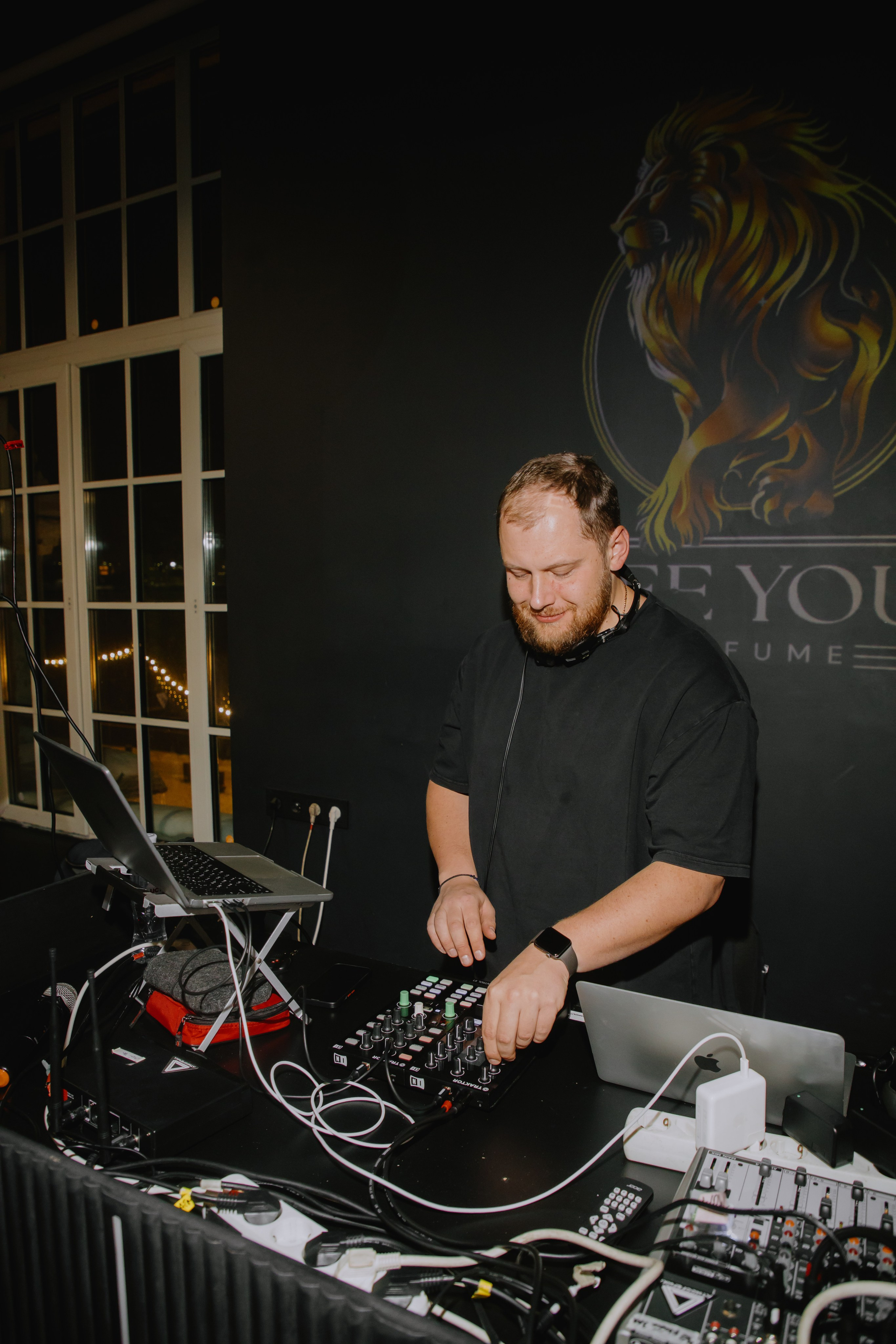 See `You Perfume. Фотограф в Москве и Санкт-Петербурге Дарина