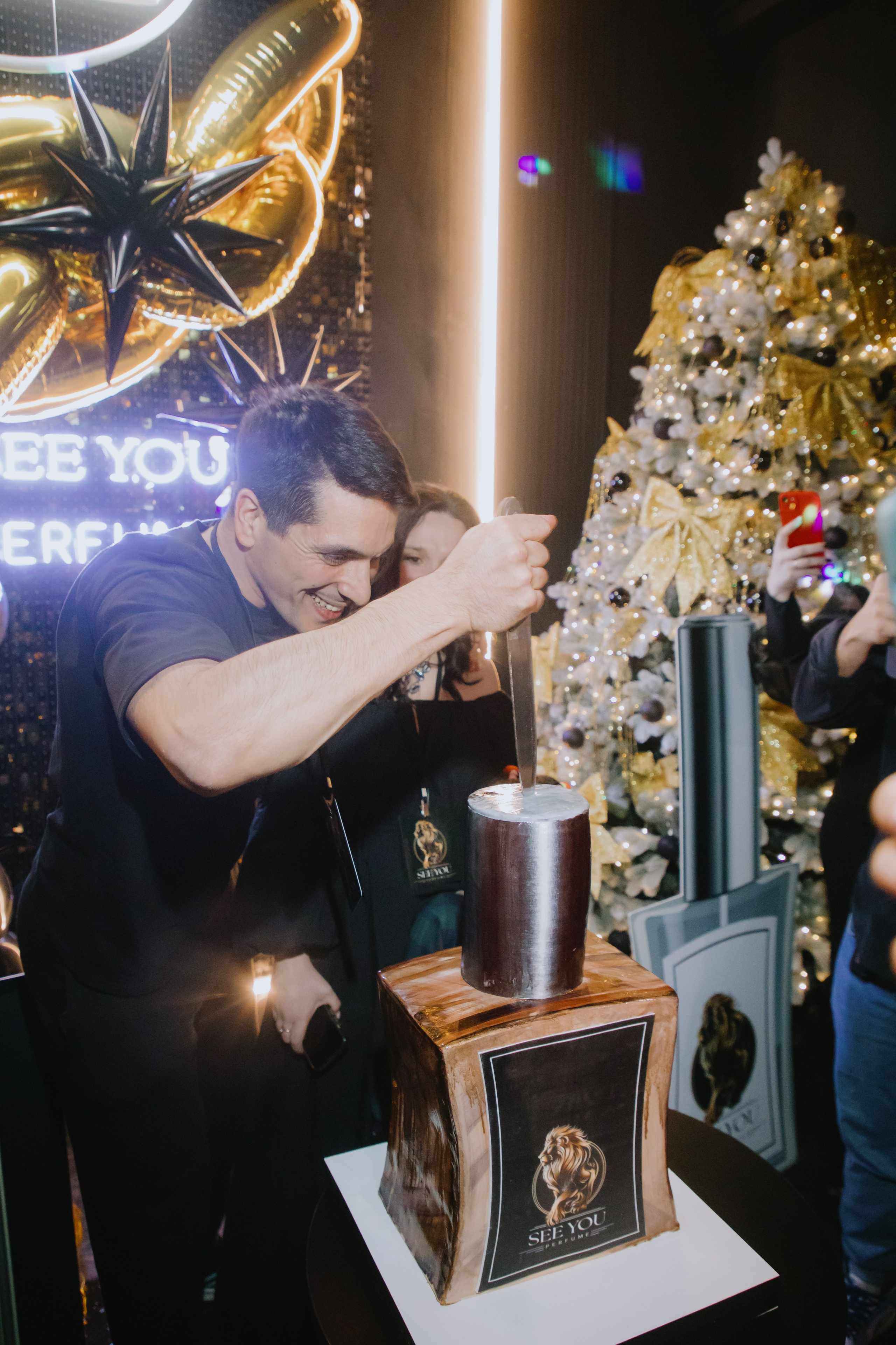 See `You Perfume. Фотограф в Москве и Санкт-Петербурге Дарина