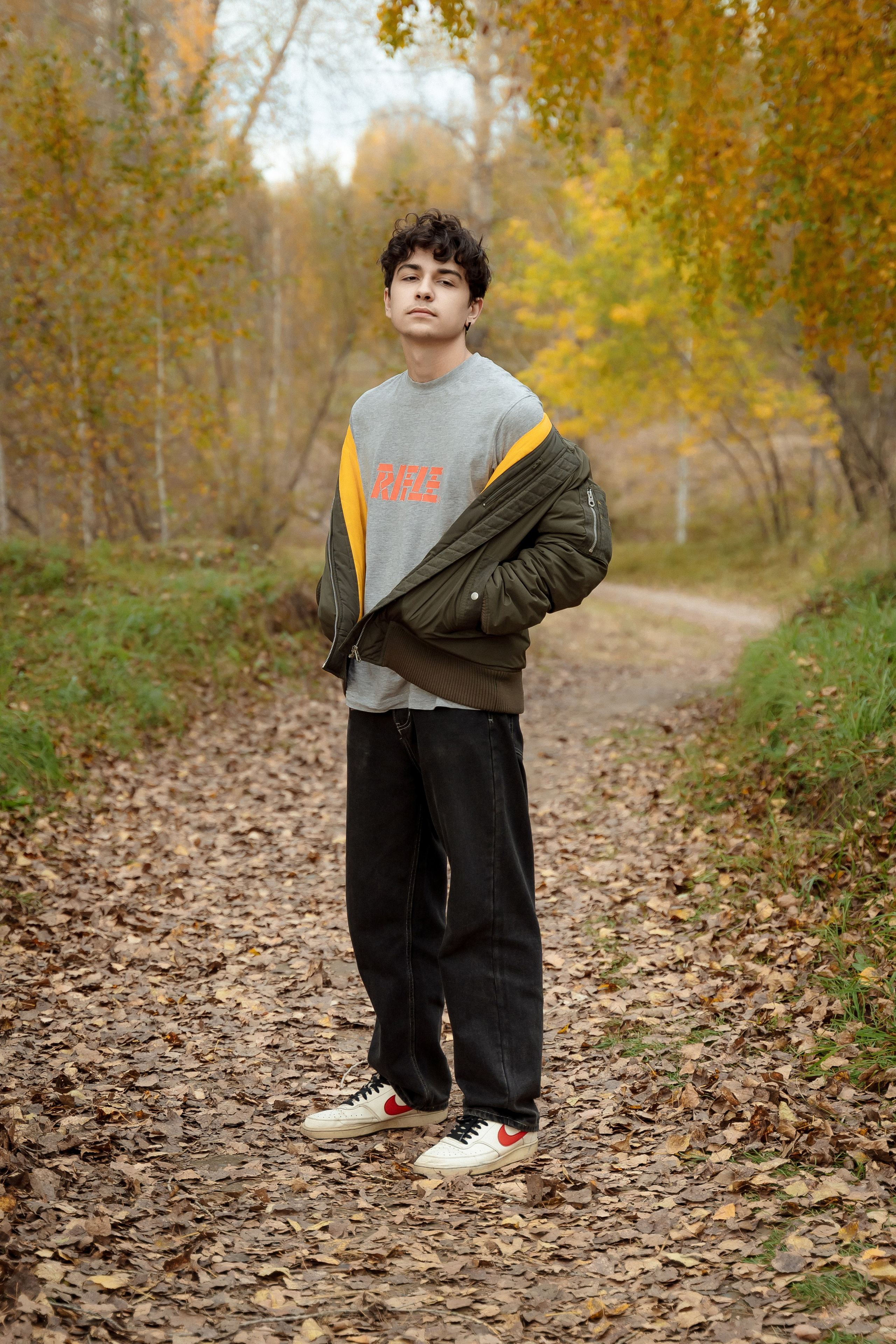 Фотосессия осенью в парке. 11 класс. Фотограф Ким Наталья в Красноярске