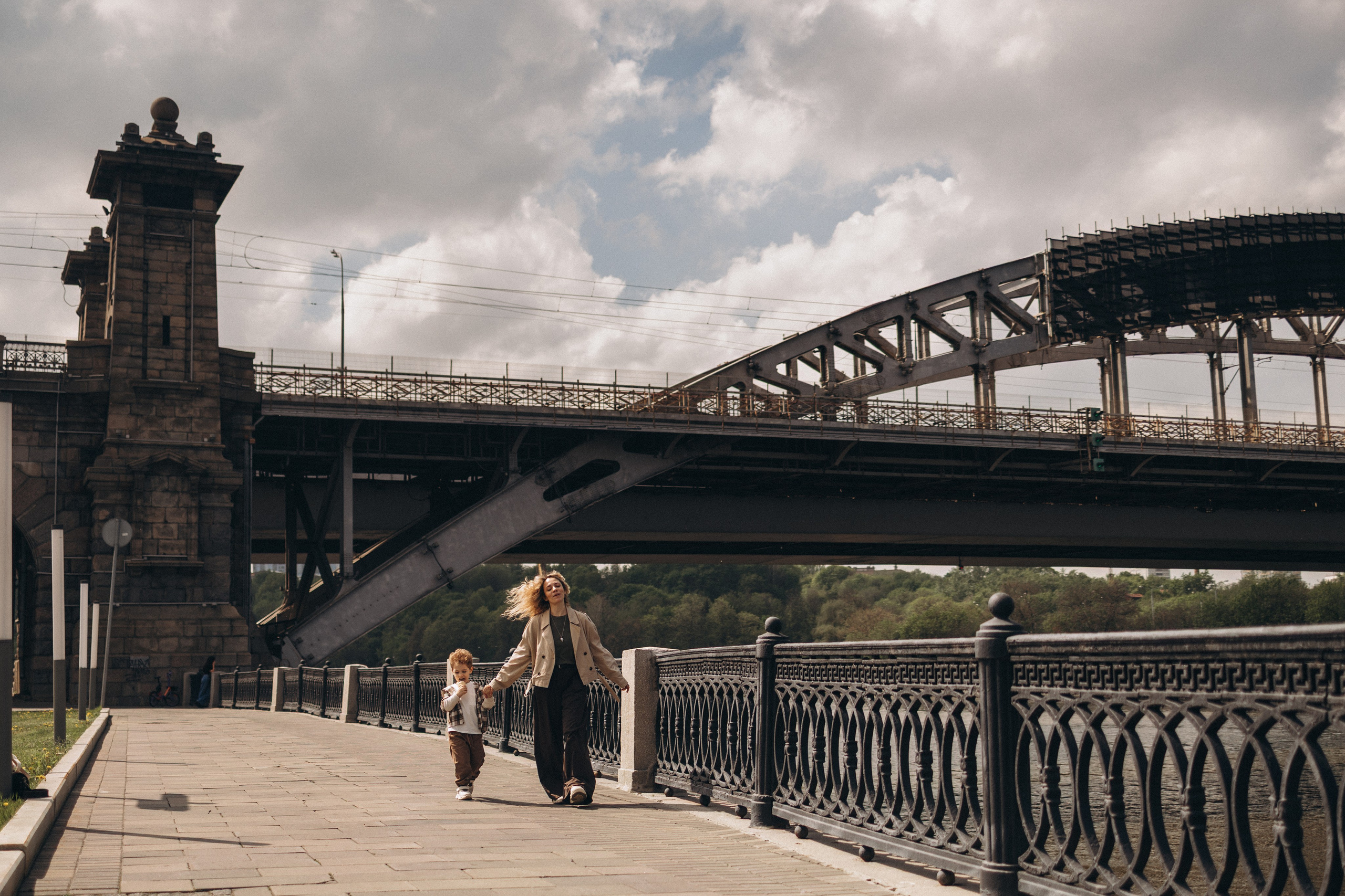 Женя и Яша, Бережковский мост. Семейный фотограф в Москве Марина Петра
