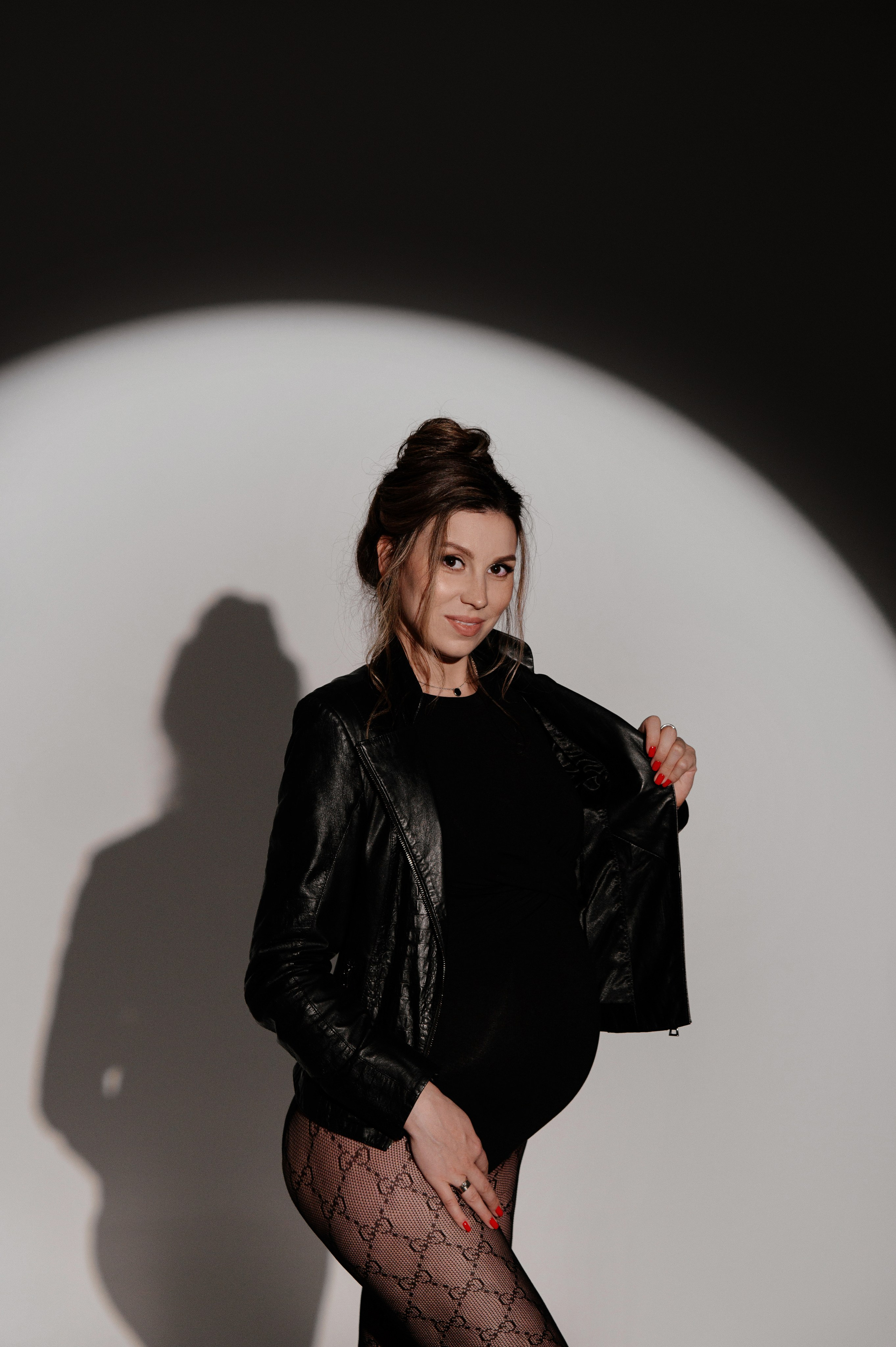 Фотосессия беременности на студии Караганда. Свадебный фотограф Караганда