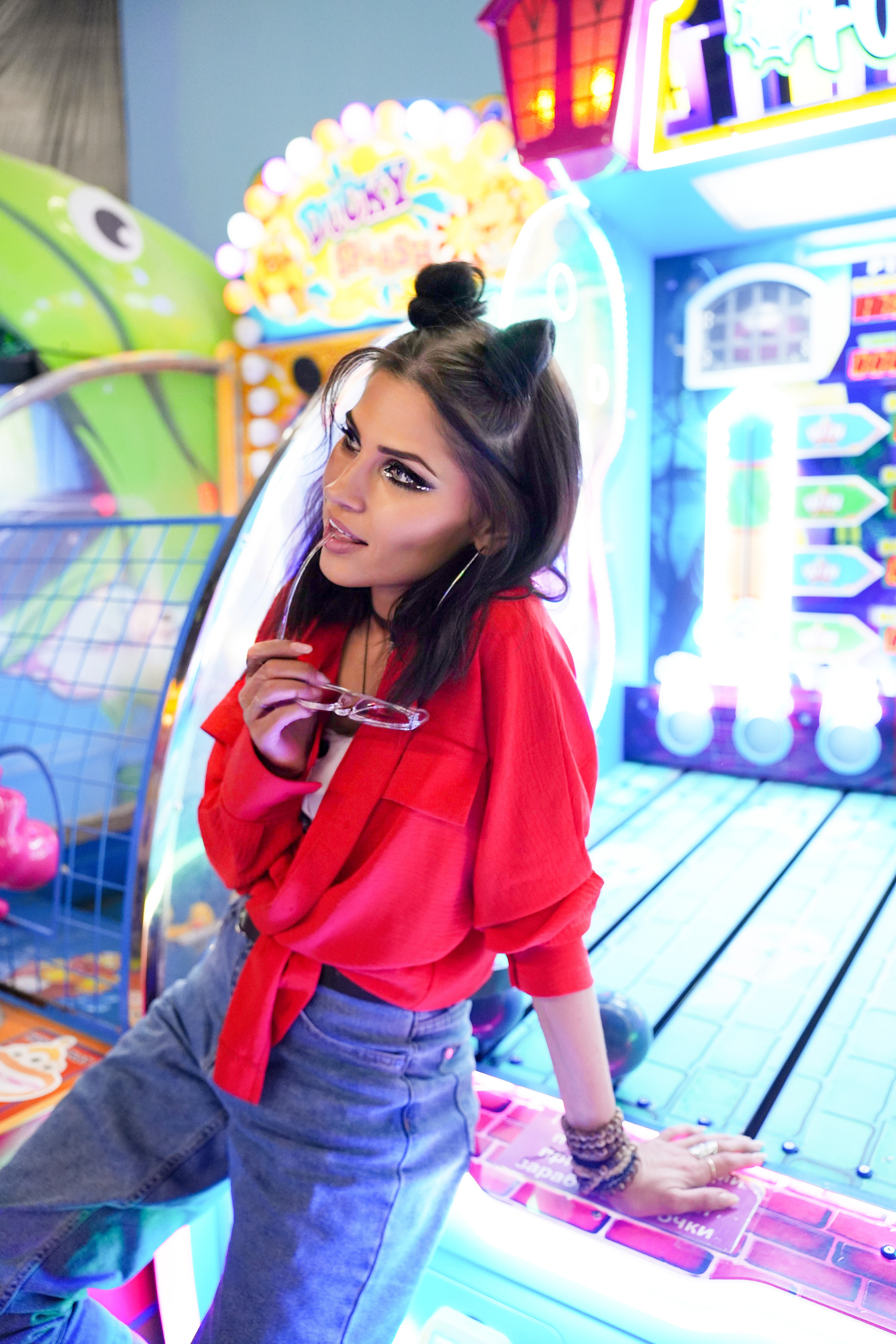 Юля и Лера на игровых автоматах. Главная