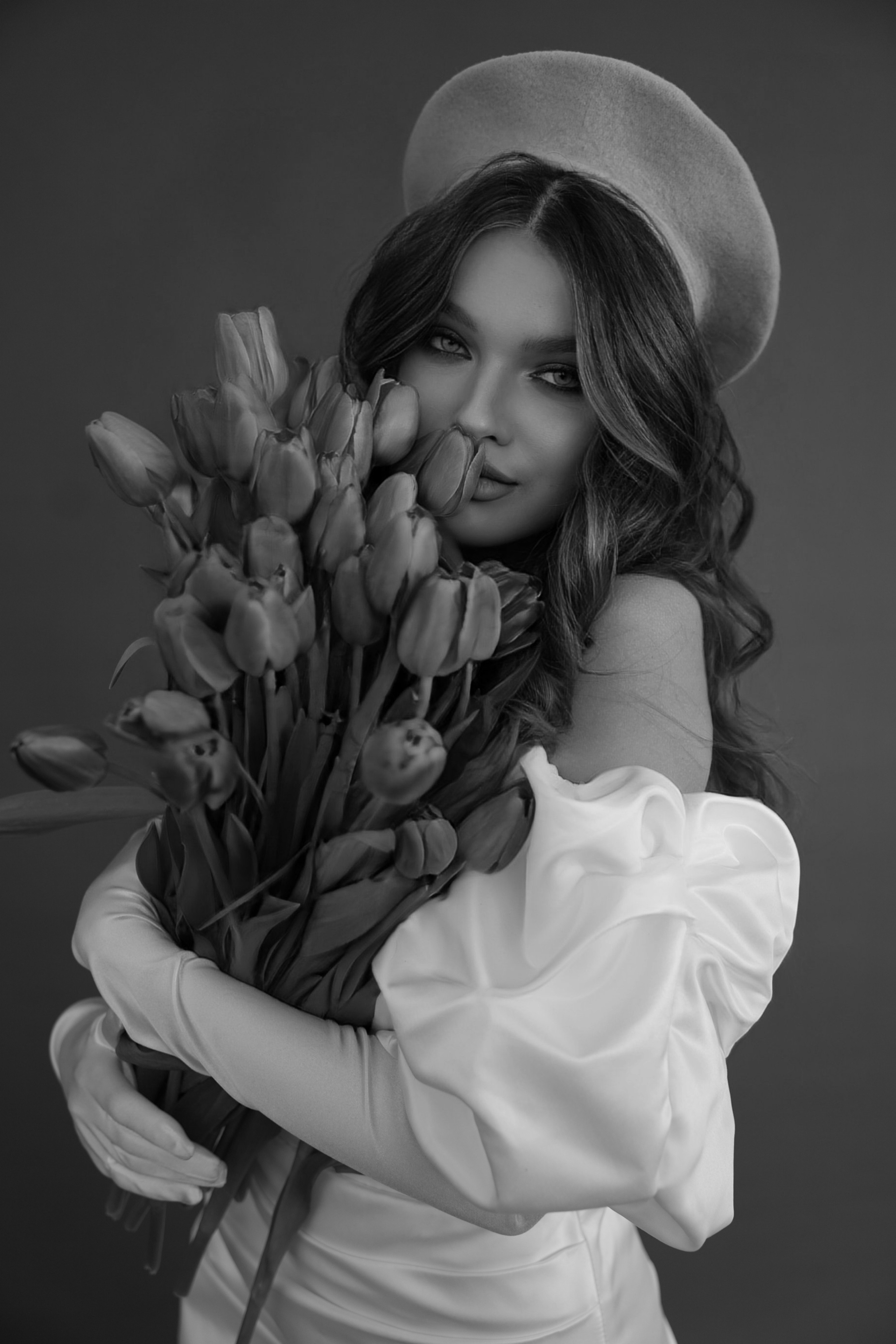 Вероника с тюльпанами. Главная