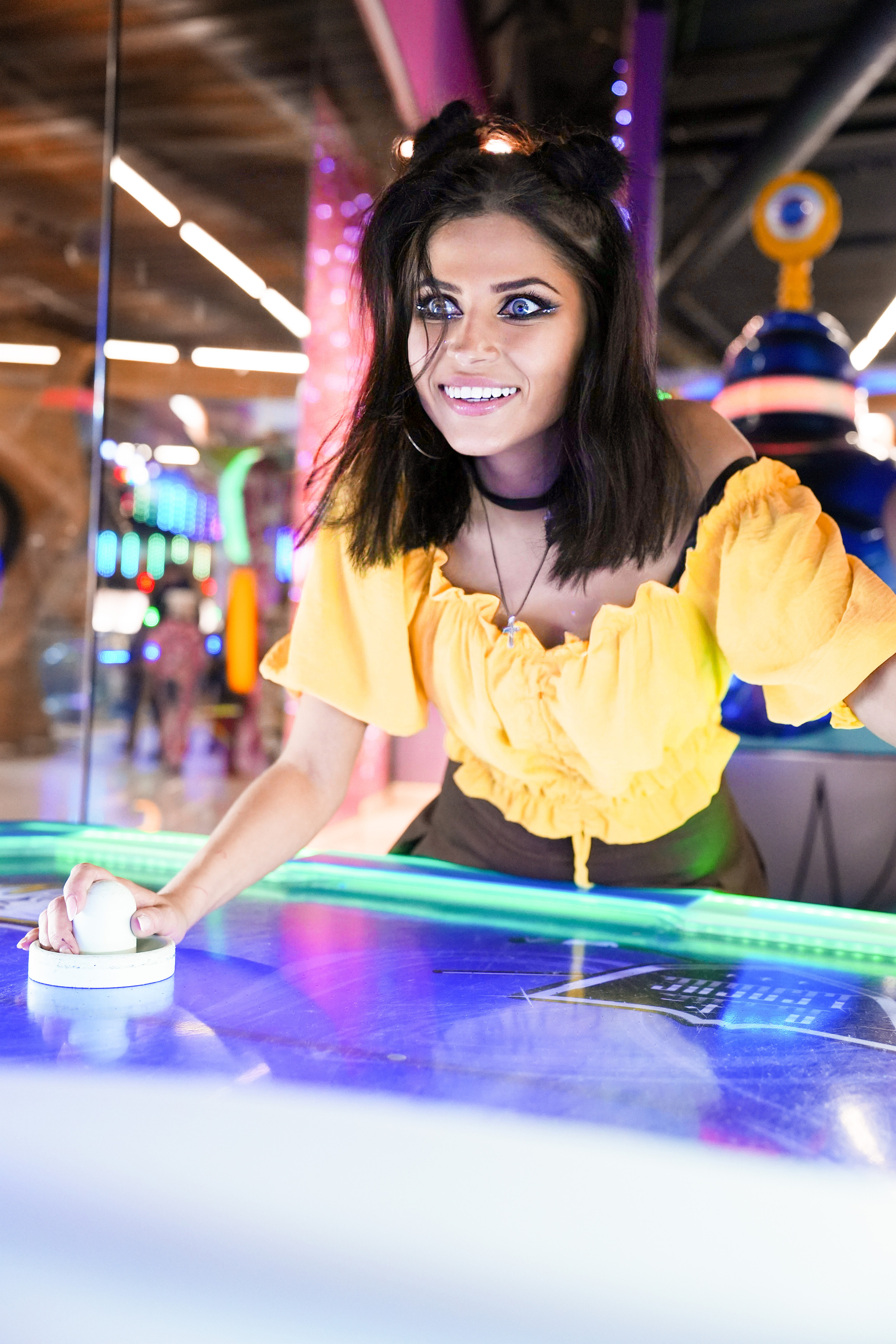 Юля и Лера на игровых автоматах. Главная