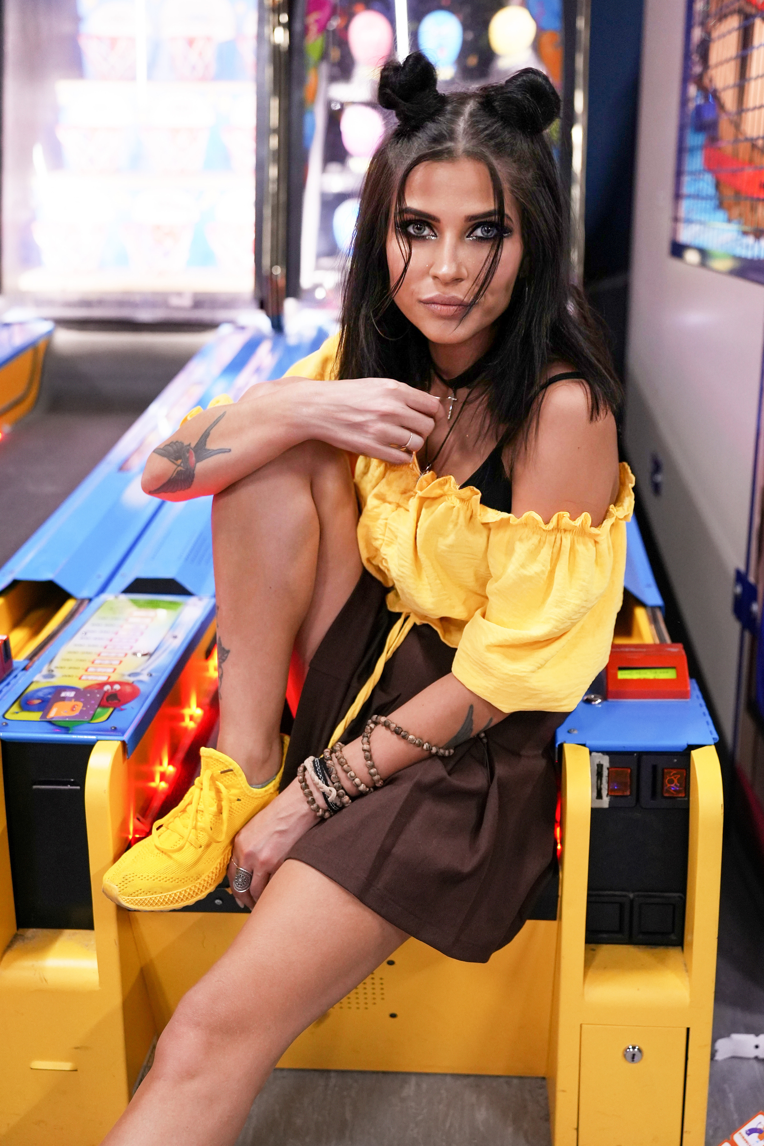 Юля и Лера на игровых автоматах. Главная