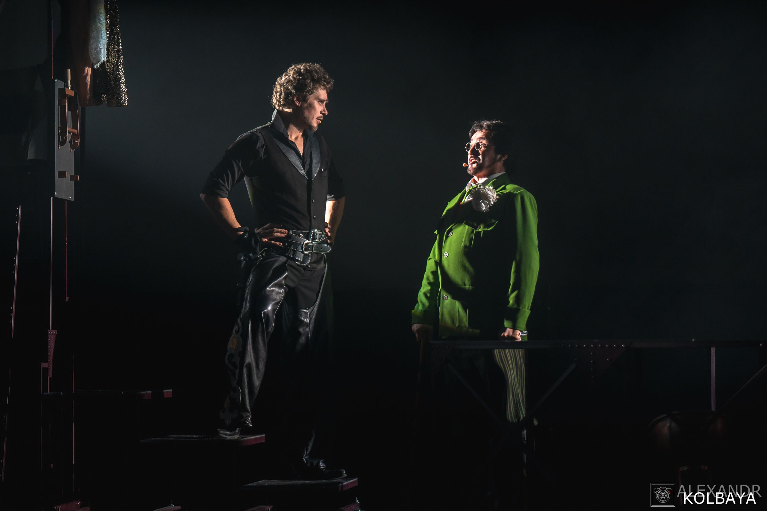 Фотографии со спектакля «Привет, я тетя Чарли». Концертный и театральный репортажный фотограф в Москве Александр Колбая