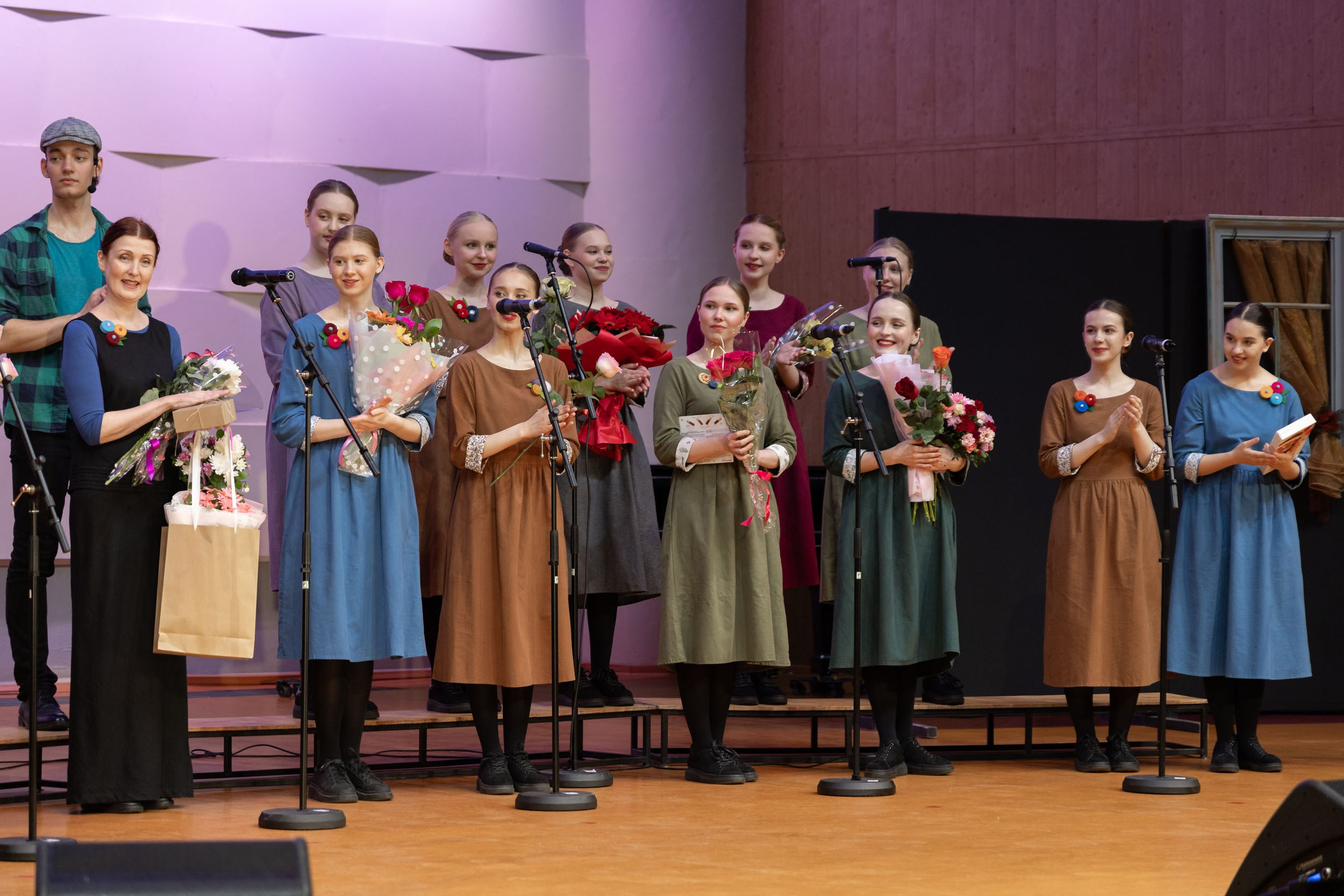 Молодежный эстрадный хор Вологодского областного колледжа искусств