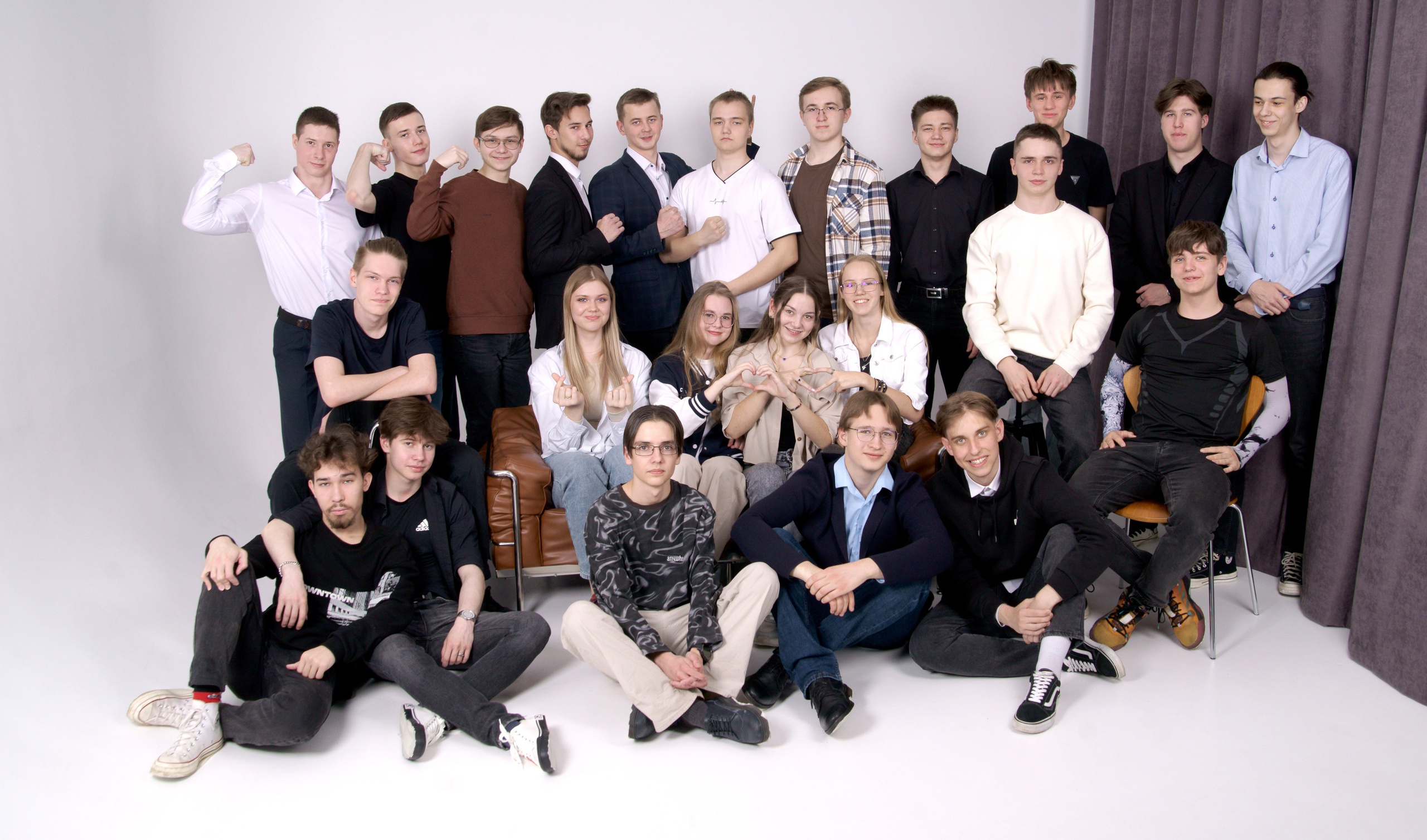 Студийная фотосессия выпускников 9,11 классов в Иркутске