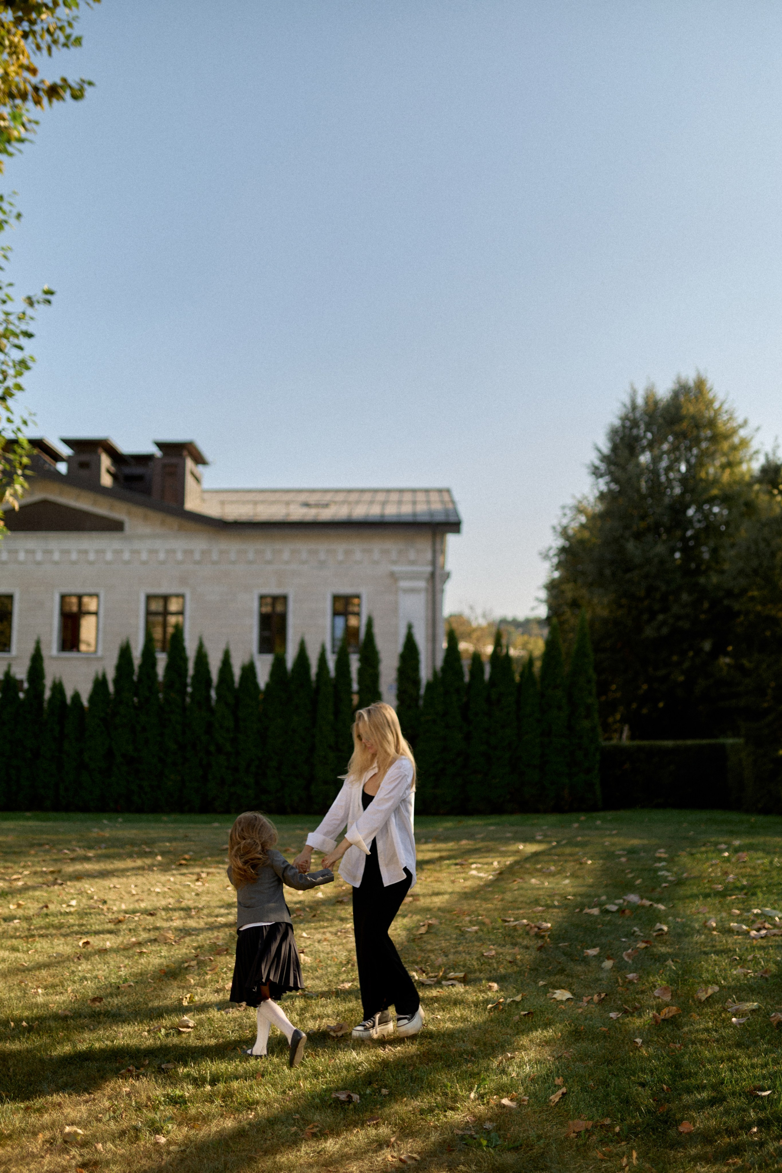 Осенняя семейная фотосессия в Лужниках. Сестры Карабаза. Фотографы и ретушеры в Москве и Санкт-Петербурге