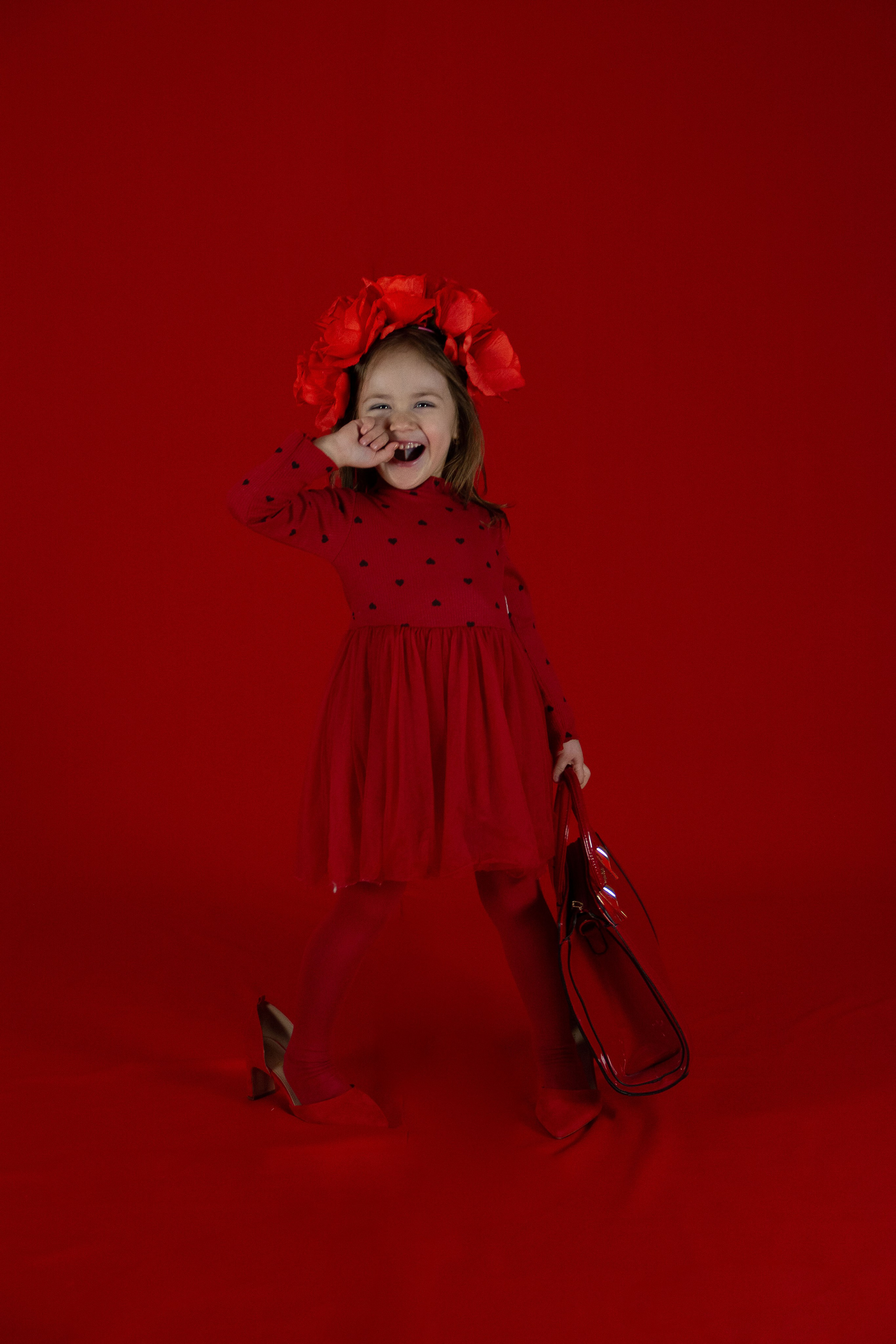 Леди на красном фоне. Елена Волкова семейный фотограф в станице Гостагаевской города-курорта Анапа