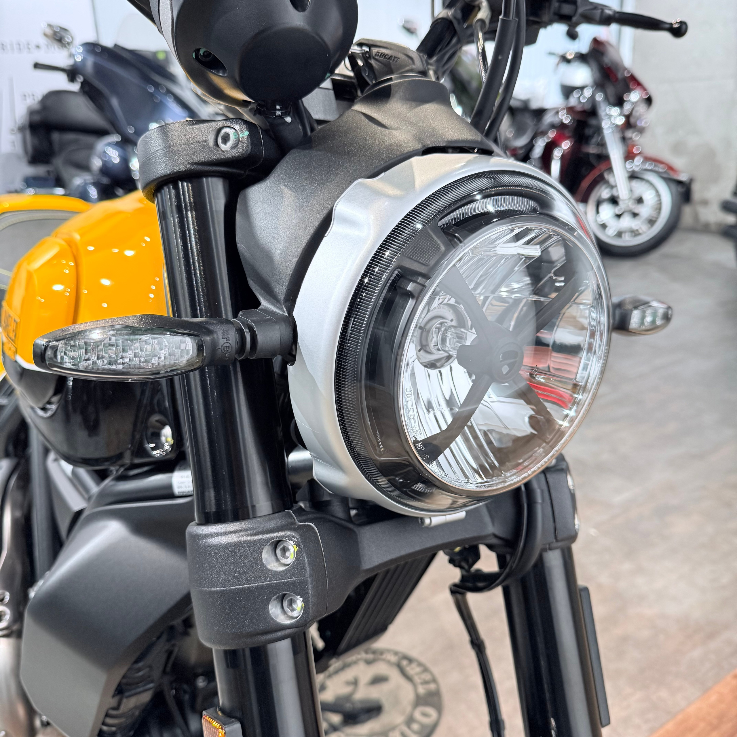 NЕW 2020 DUСАTI Scrambler Shining Blасk Yеllow. Hello Davidson, Москва. Только хорошие мотоциклы…