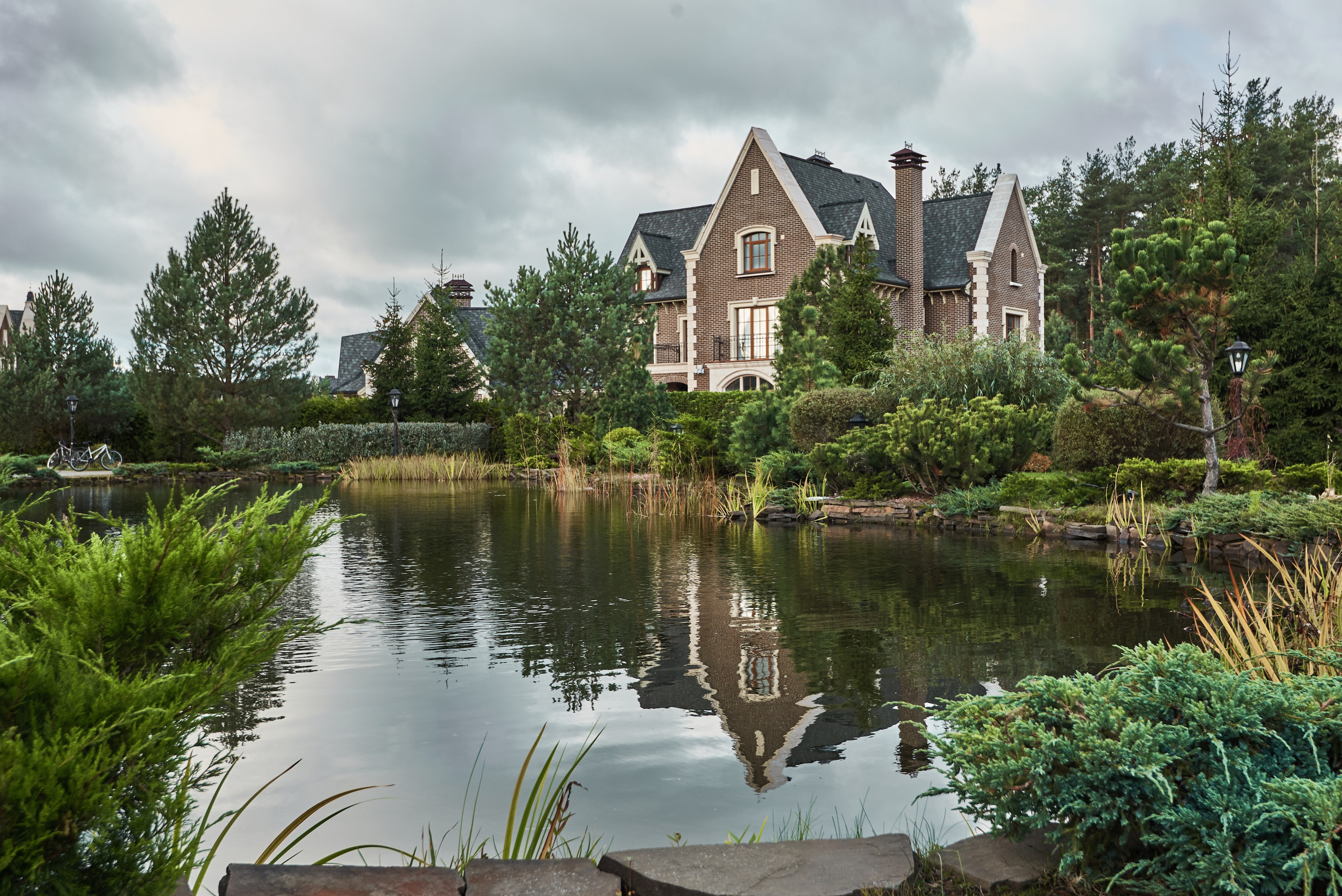 ЛАМБЕРИ | ПОСЕЛОК В АНГЛИЙСКОМ СТИЛЕ. Интерьерный и архитектурный фотограф в Сочи МАКСИМ КСЕНЗОВ