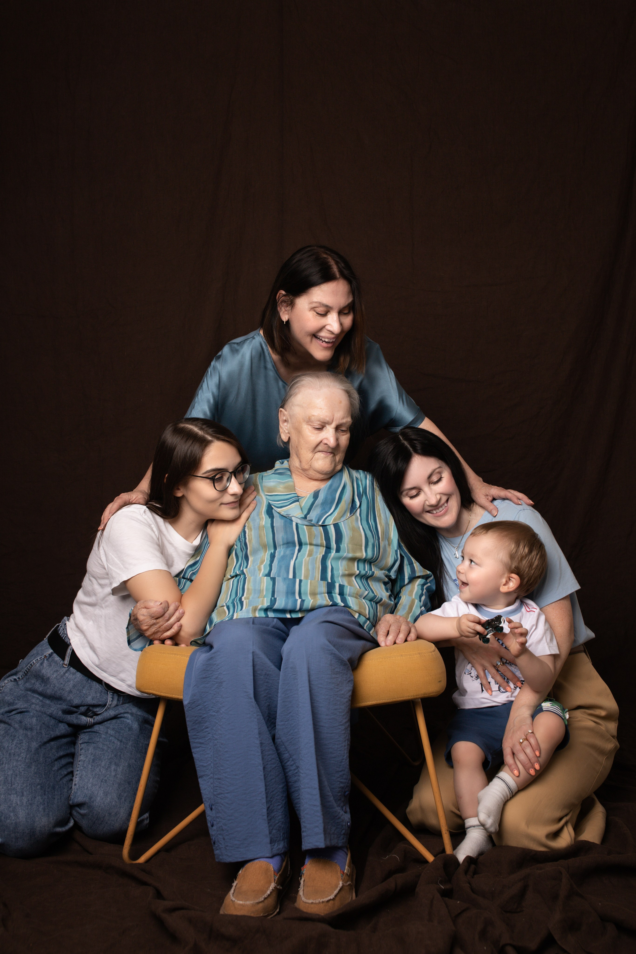 Четыре поколения. Съемка большой семьи. Фотограф Санкт-Петербург Елена Мухина