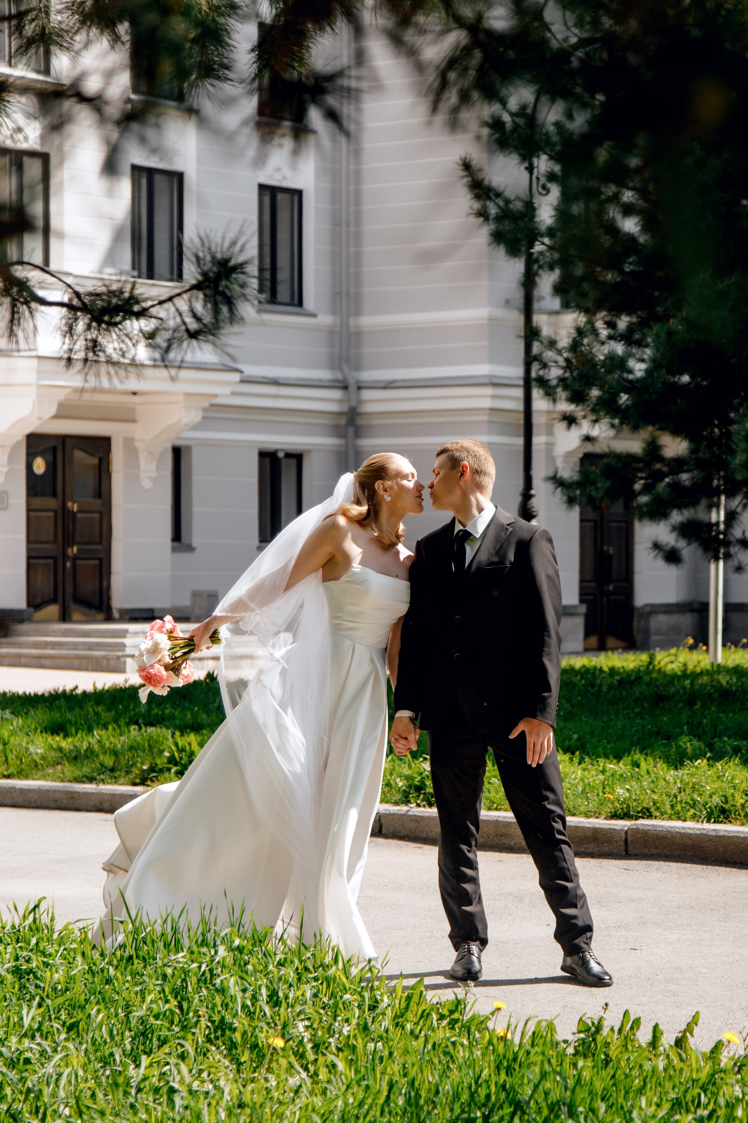 Оперный театр парк. Свадебный и семейный фотограф Екатеринбург Настя Саедгалина