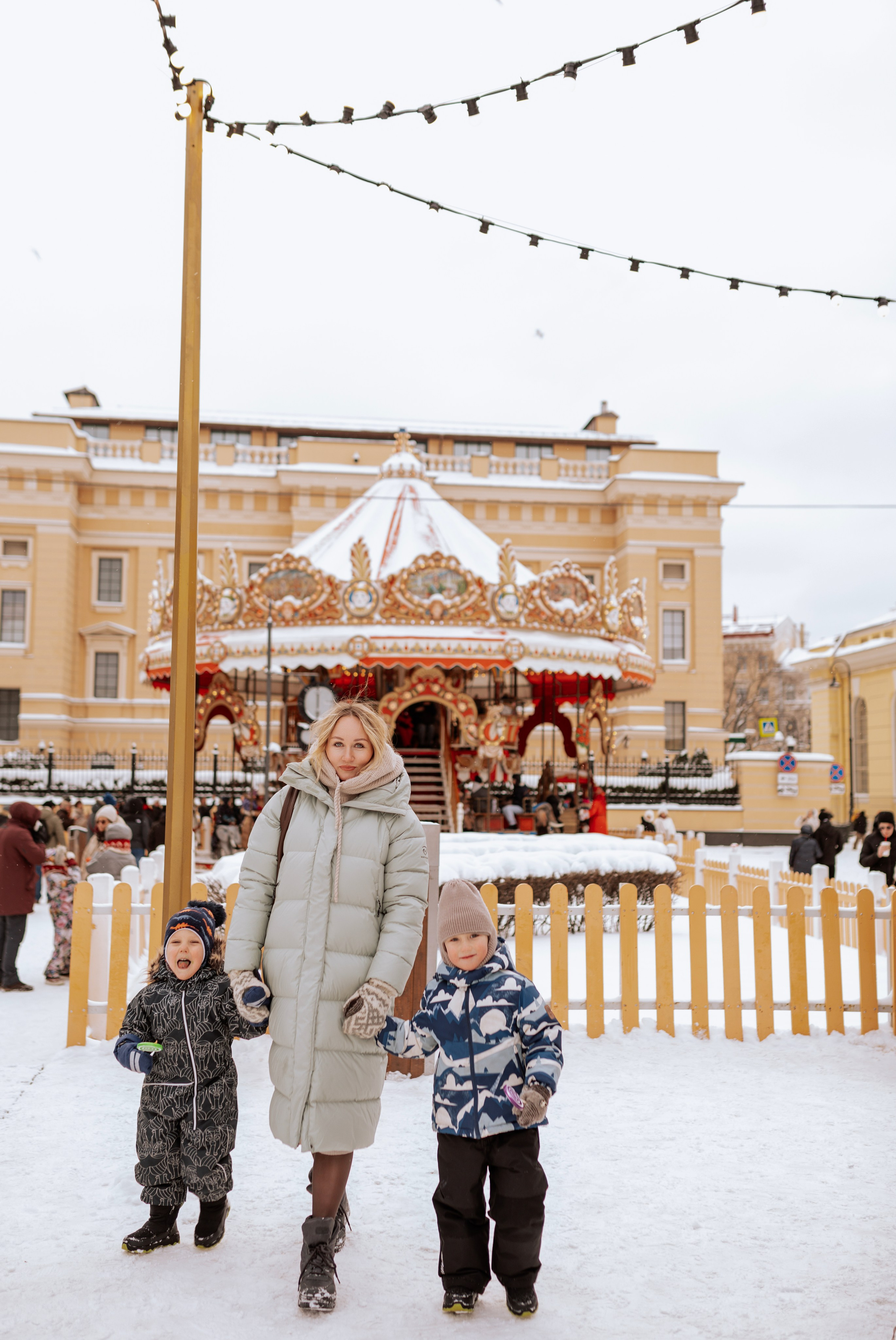 Семейная, Манежная площадь