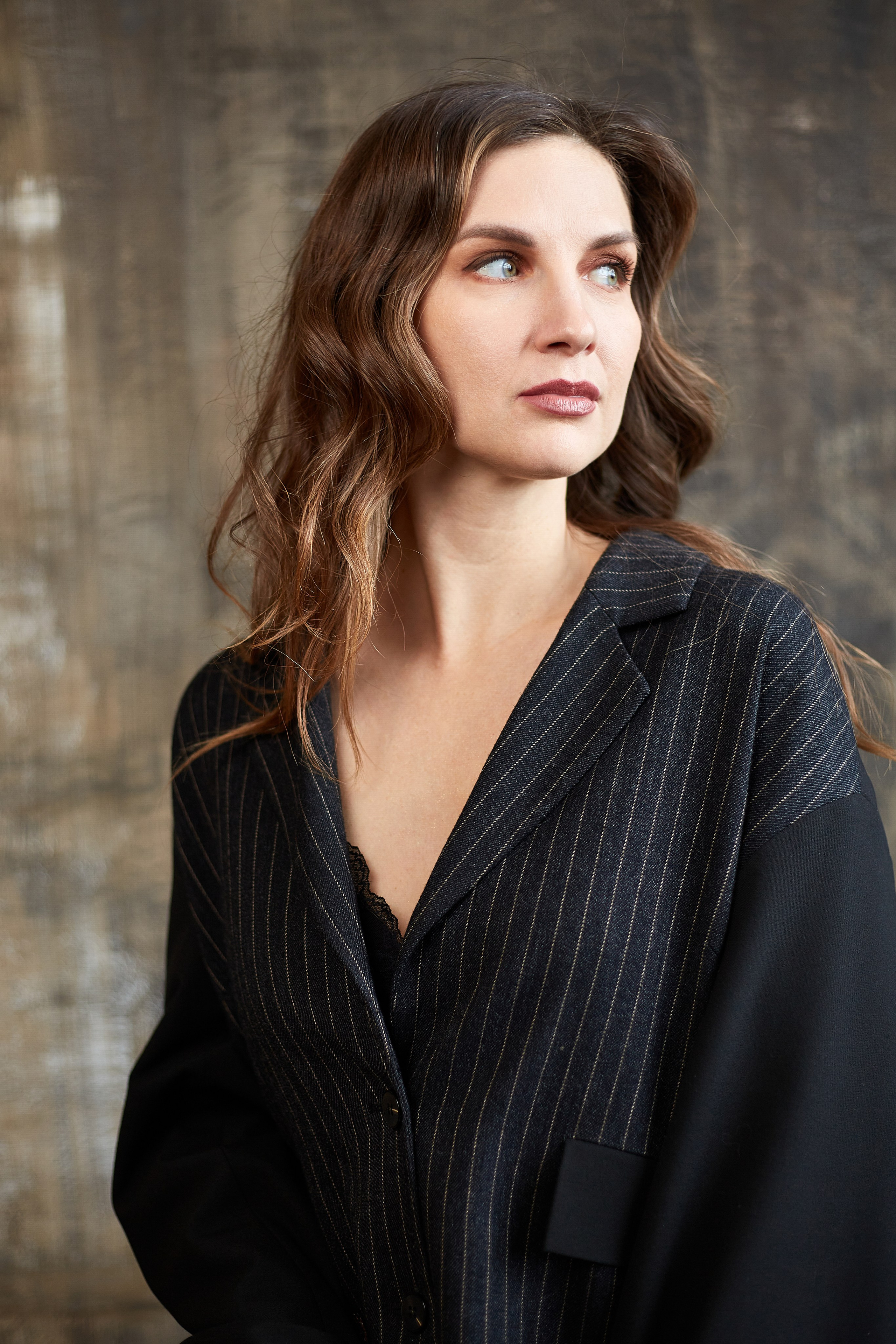 Бизнес-портрет в студии (Пенза) — профессиональная фотосессия для личного бренда и резюме. Деловой портрет в Пензе — фотосъемка для LinkedIn, сайта компании и соцсетей. Профессиональный бизнес-портрет в Пензе — фотосессия в деловом стиле с ретушью. Корпоративный портрет в Пензе — студийная съемка для предпринимателей и компаний. Фото для резюме и делового профиля (Пенза) — строгий стиль, естественный свет, профессиональная обработка.