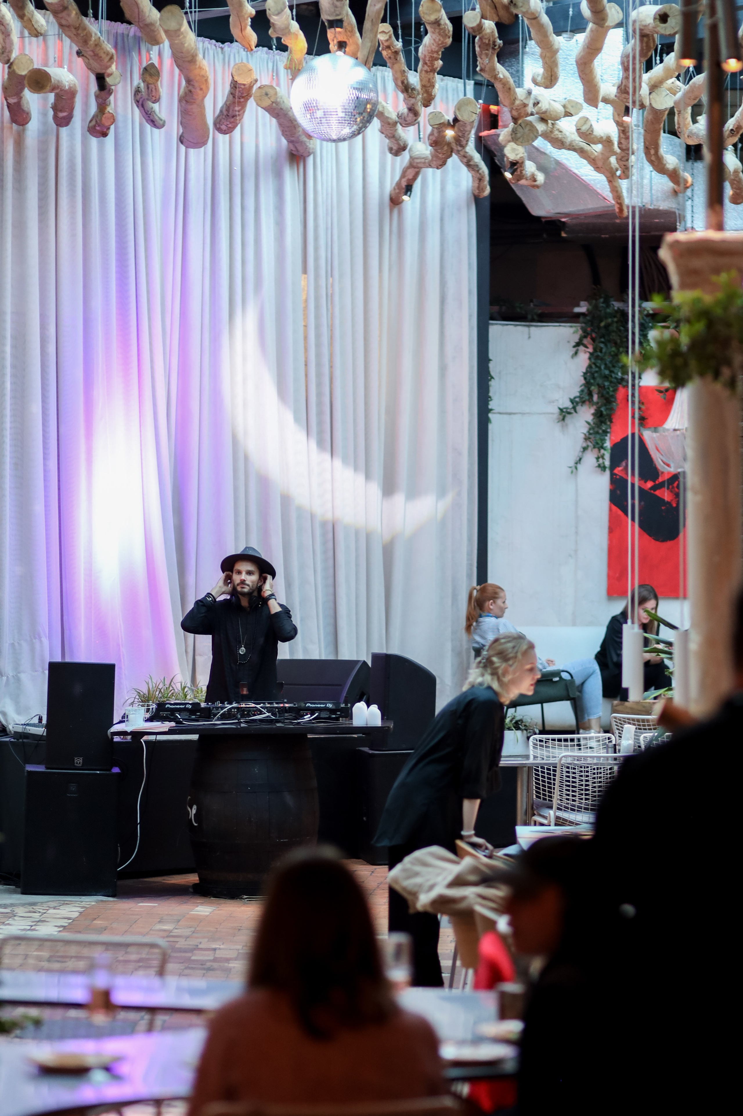 Gastrodvor «Диалог с Чеховым». Дженбаз Павел — фотограф в Ялте