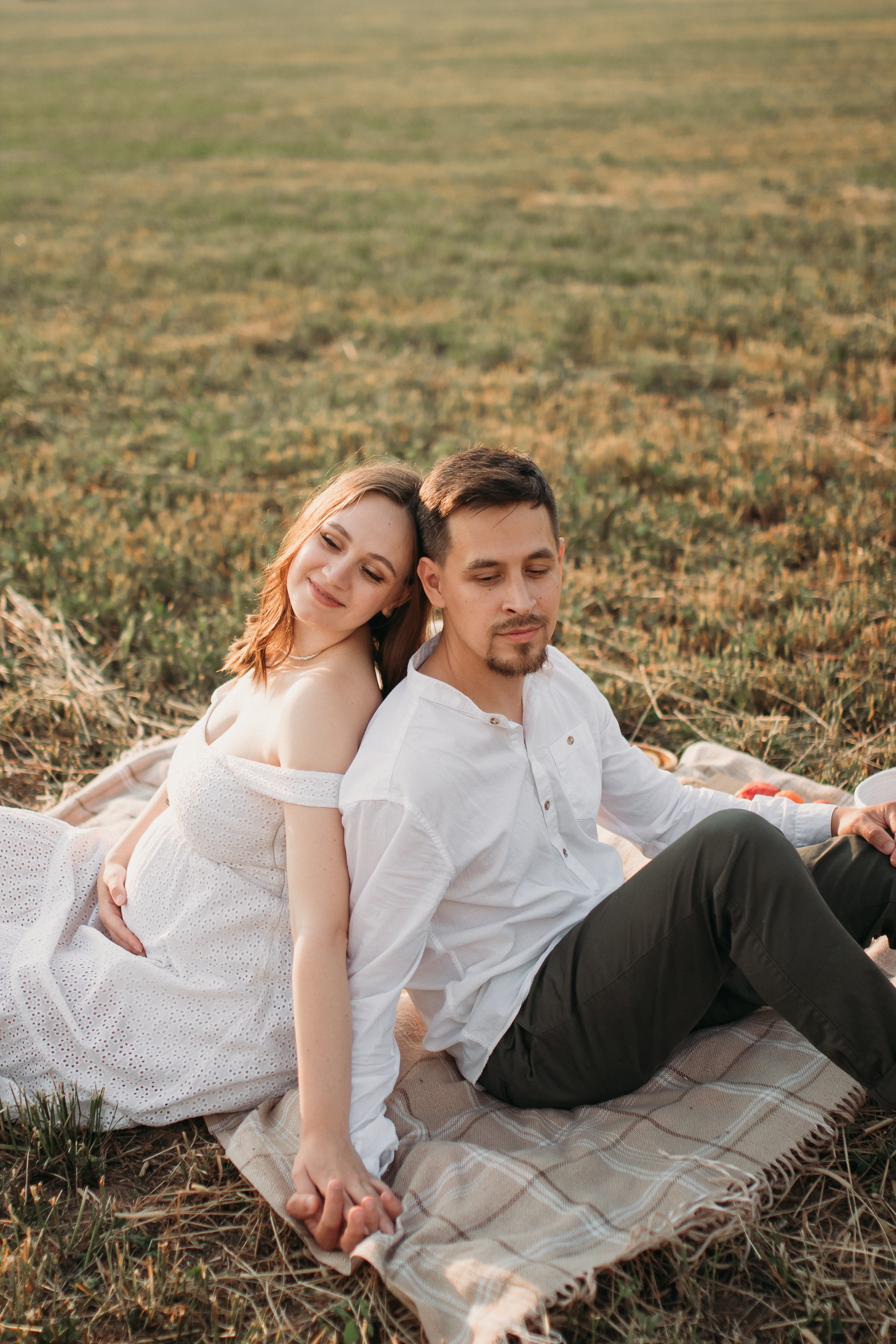 Фотосессия беременности в поле на закате. Семейный фотограф Екатеринбург Черепанова Олеся