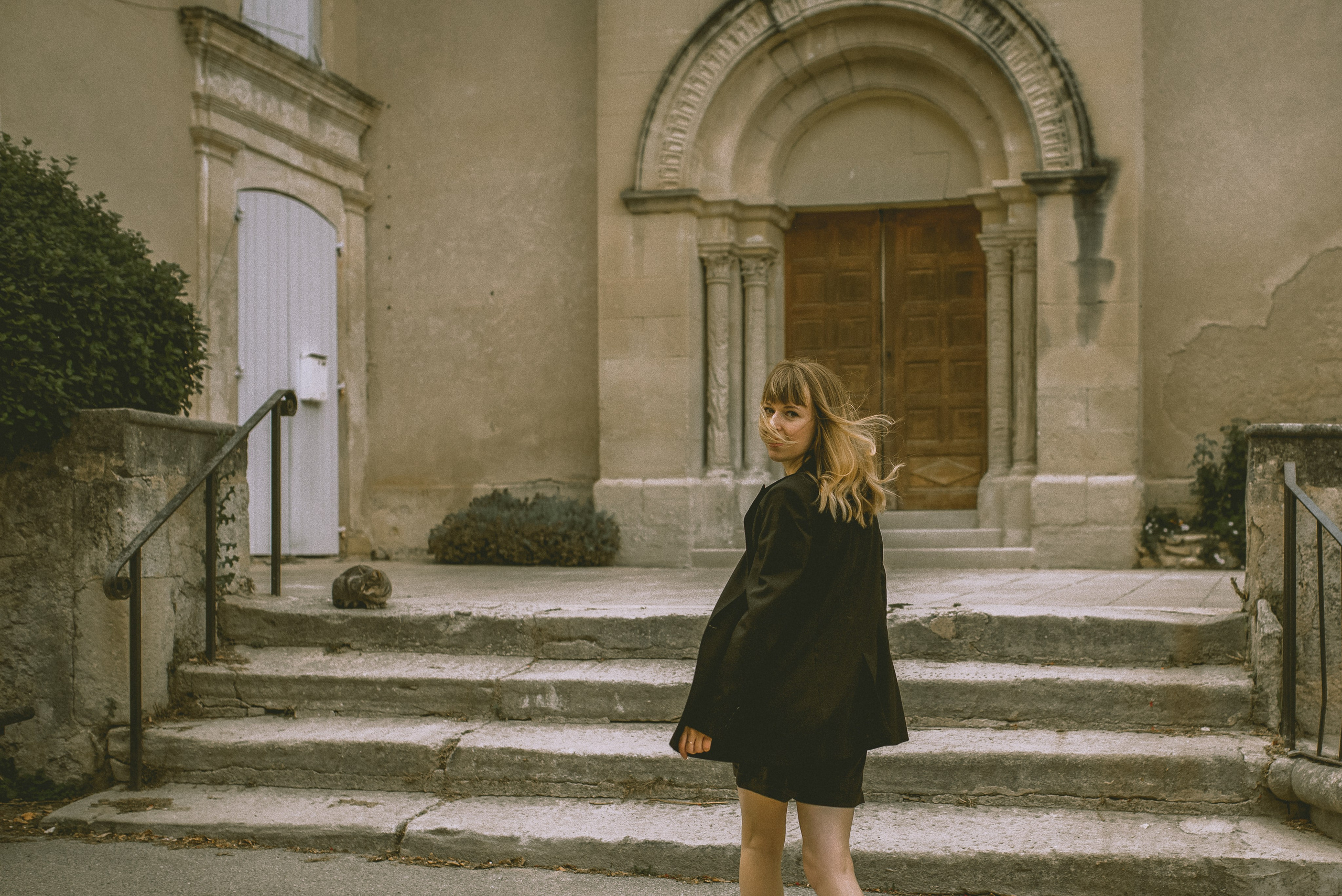 Séances photo dans les villages de Provence. Photographer in Provence Julia Lipiainen