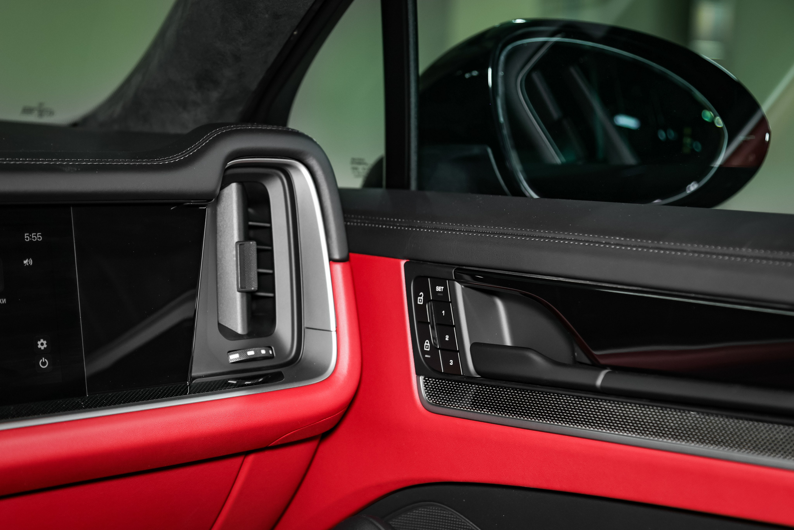 2025 PORSCHE CAYENNE COUPE E-Hybrid $185,000 NEW from EUROPE. Mixturecaptures