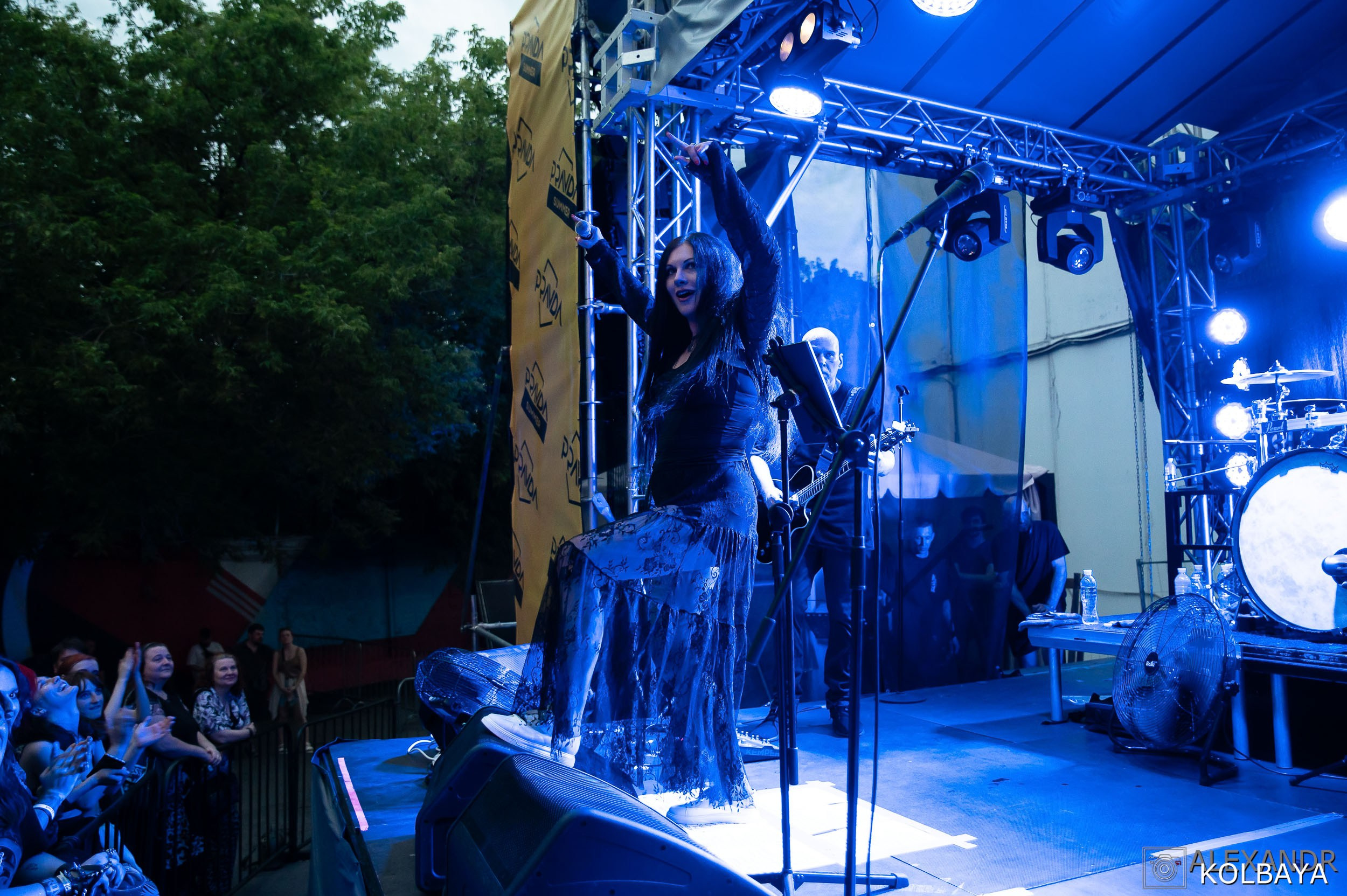 Фоторепортаж с мэшап концерта группы Черный Обелиск 4 июля 2024 года. Концертный и театральный репортажный фотограф в Москве Александр Колбая