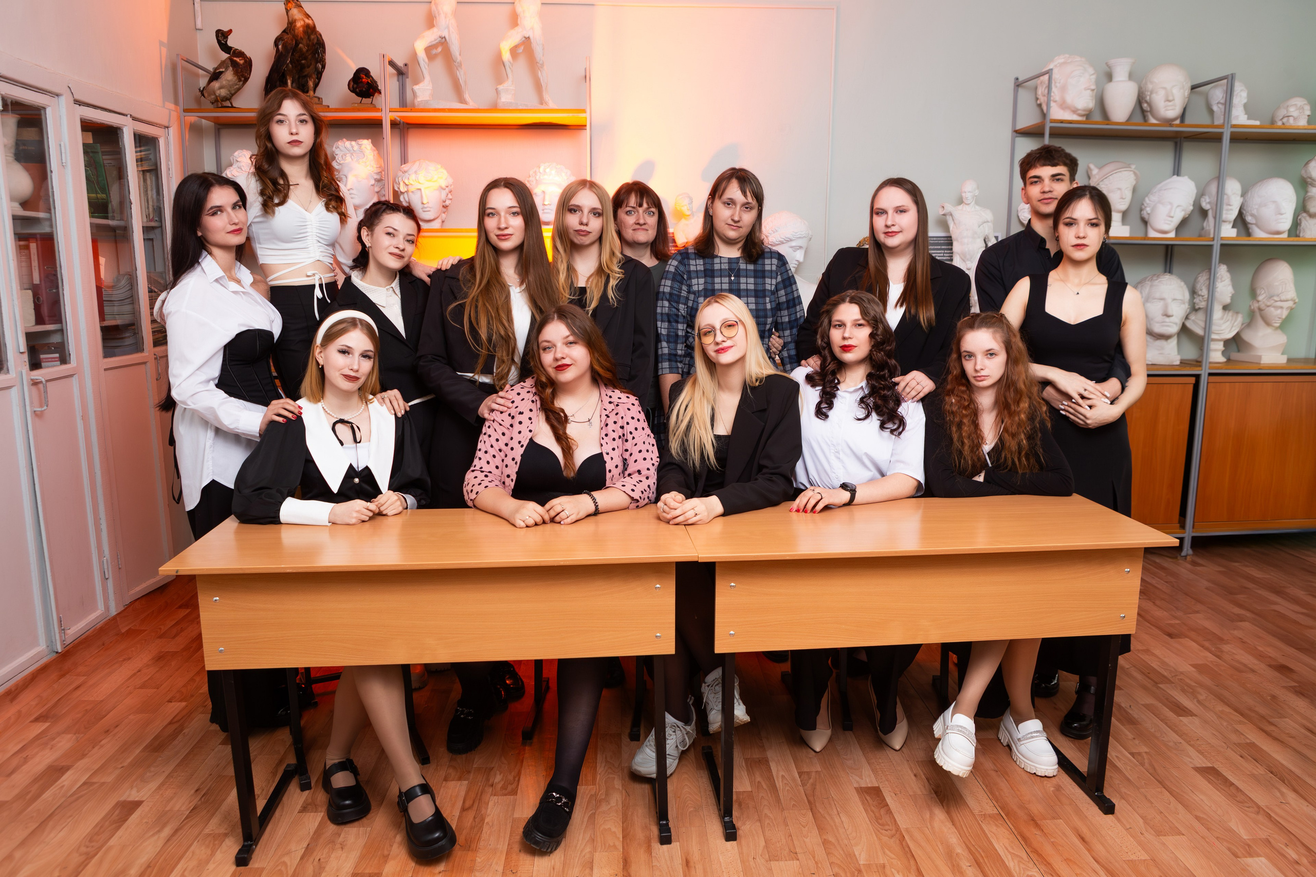 ФОТОСЕССИЯ В АУДИТОРИИ ДЛЯ БУДУЩИХ УЧИТЕЛЕЙ — выпускников Чернского профессионально-педагогического колледжа. ТВОЙ АЛЬБОМ / ТВОИ ПРАВИЛА