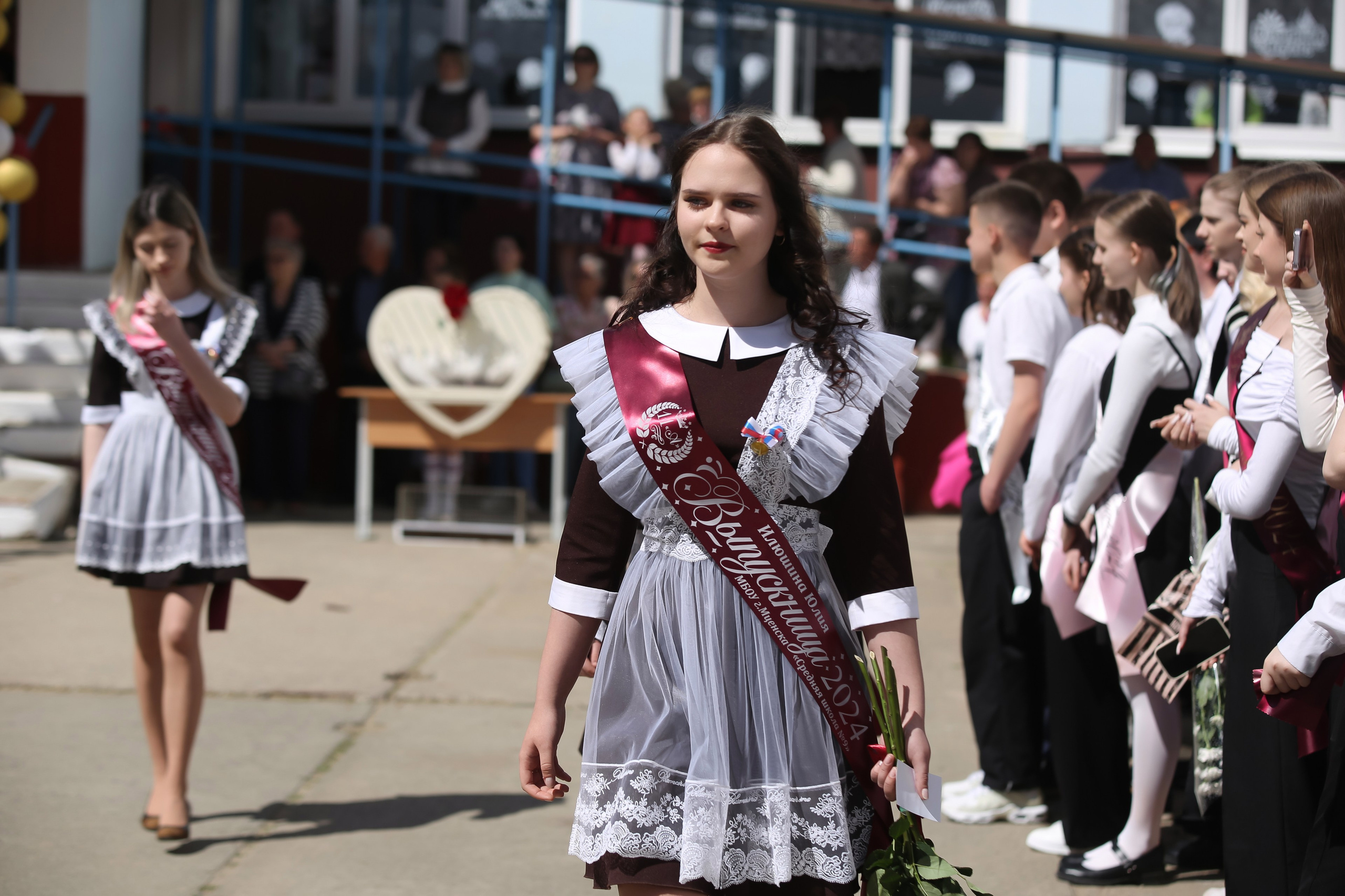 ЛИНЕЙКА «ПОСЛЕДНИЙ ЗВОНОК» 9 ШКОЛА 2024 г МЦЕНСК. ТВОЙ АЛЬБОМ / ТВОИ ПРАВИЛА