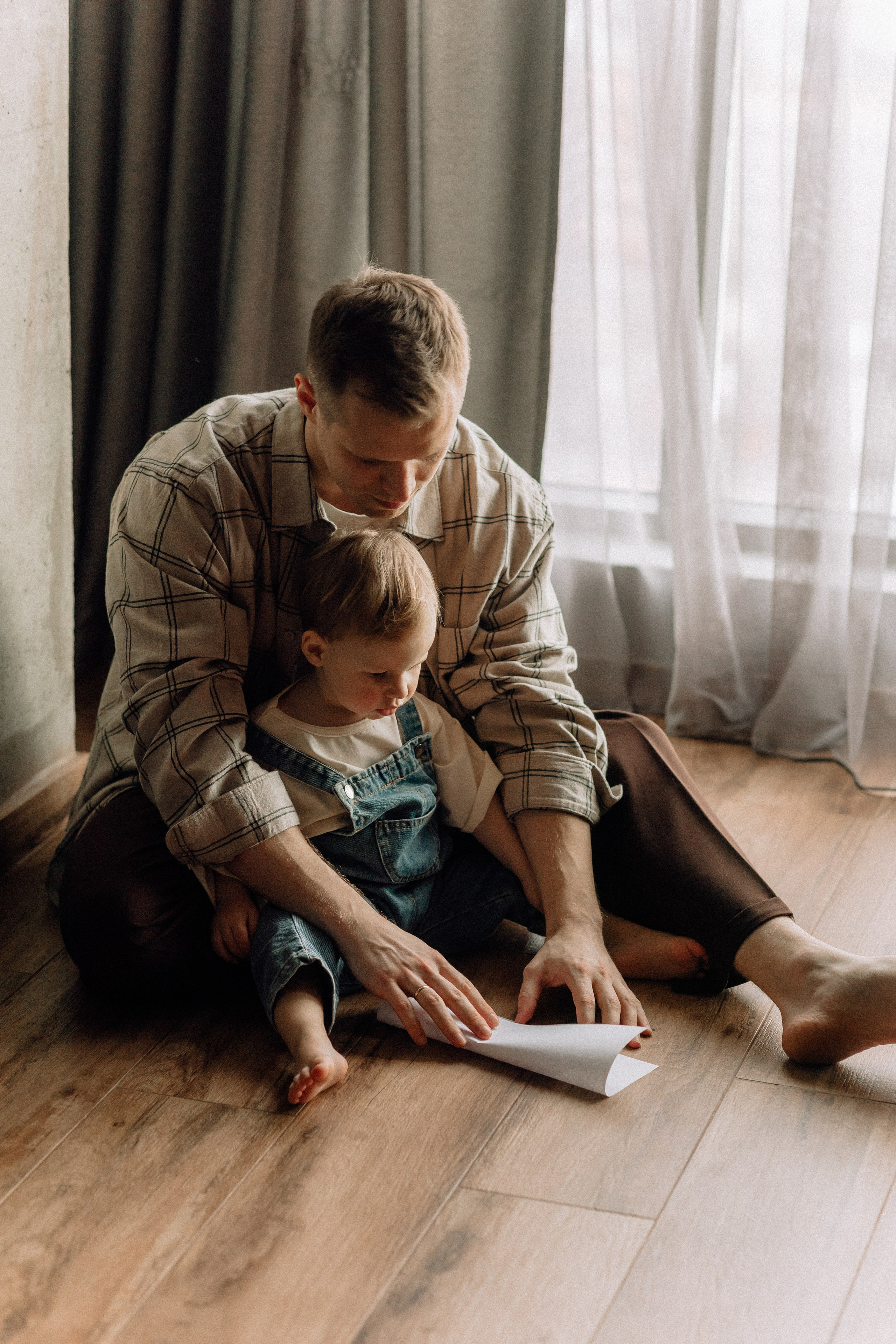 Звонко смеялись