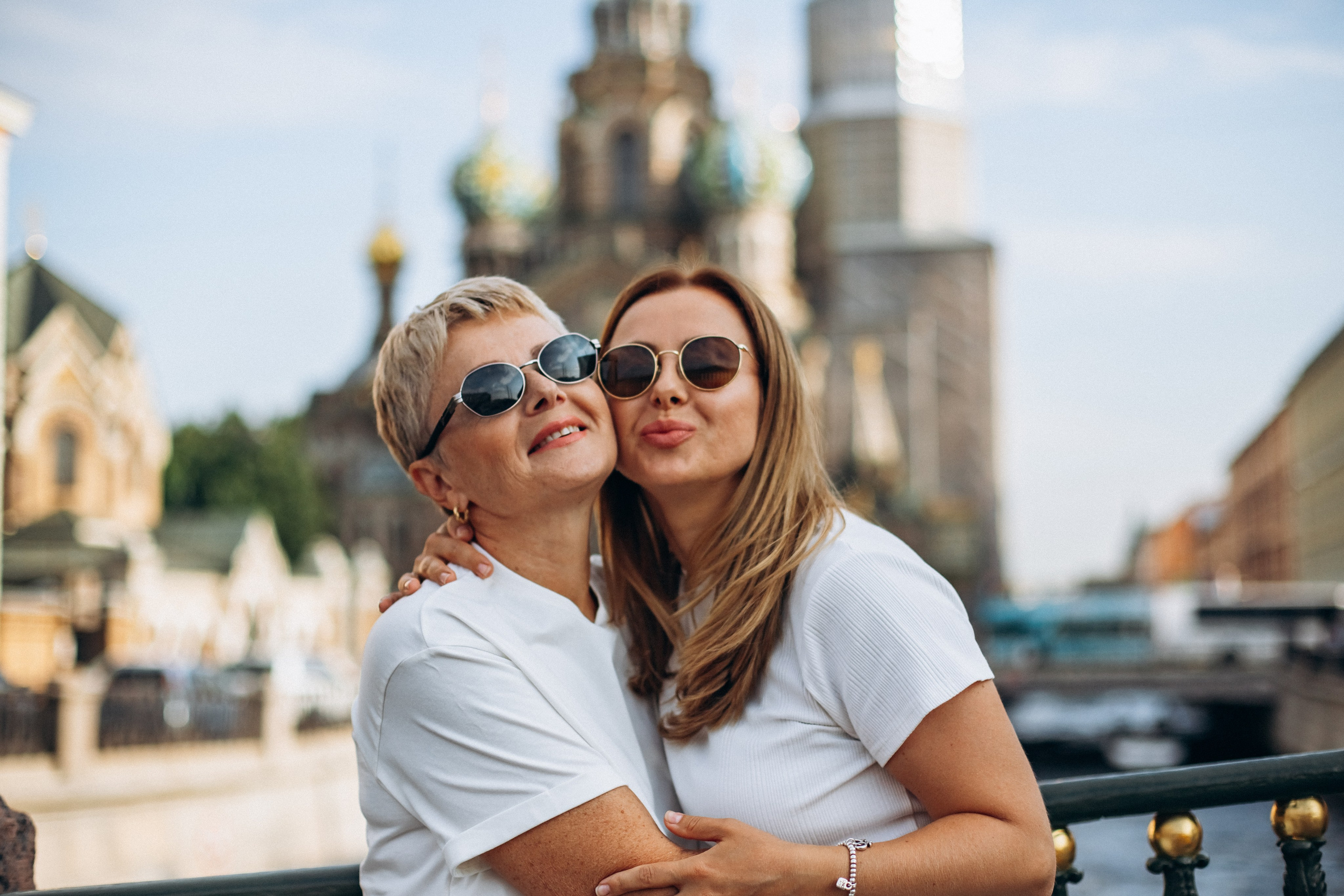 Дарья с семьей в июне. Фотопрогулка в Петербурге. Индивидуальный и семейный фотограф в Санкт-Петербурге