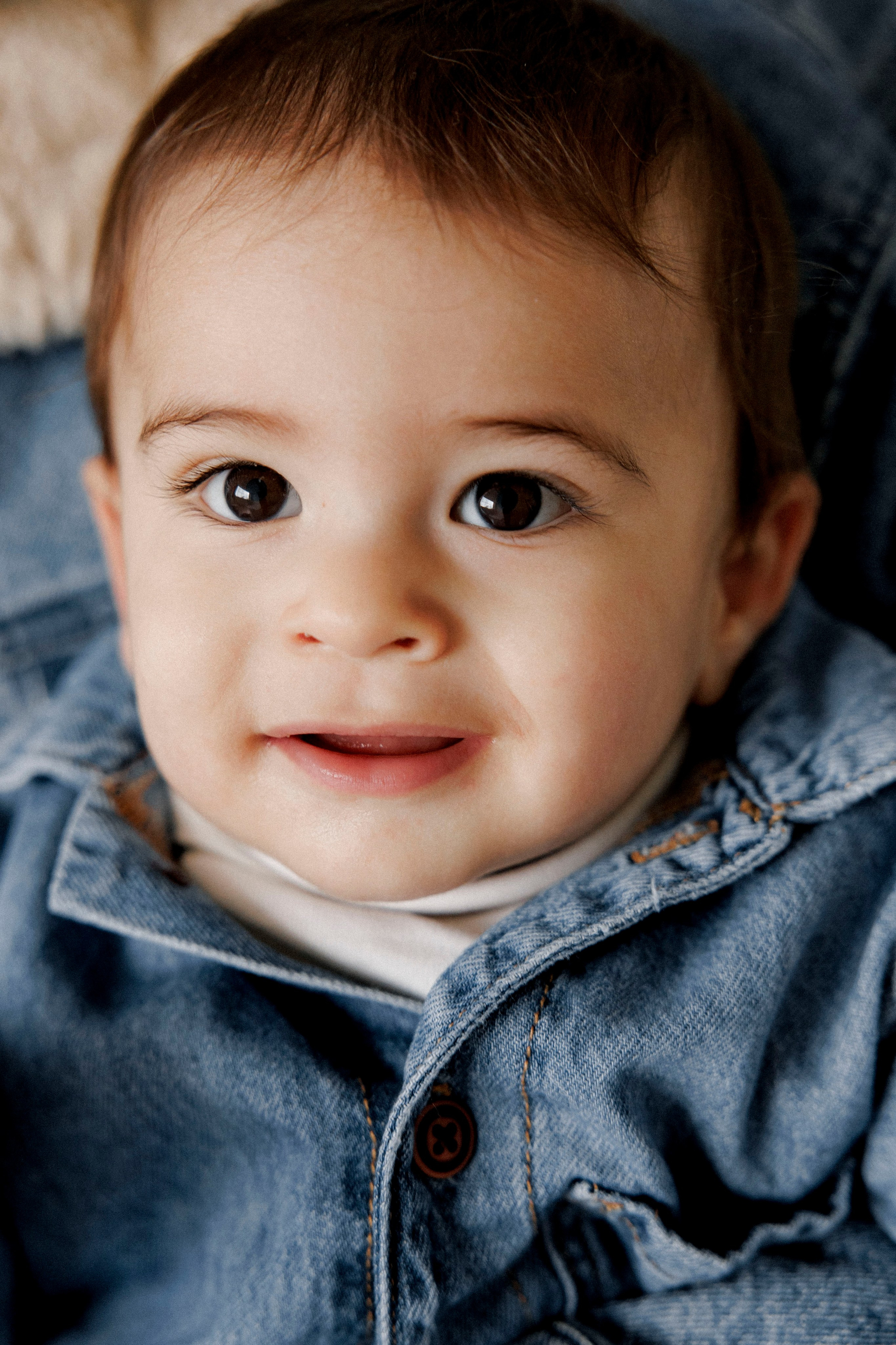 Family photoshoot in White Studio. Wedding and family photographer