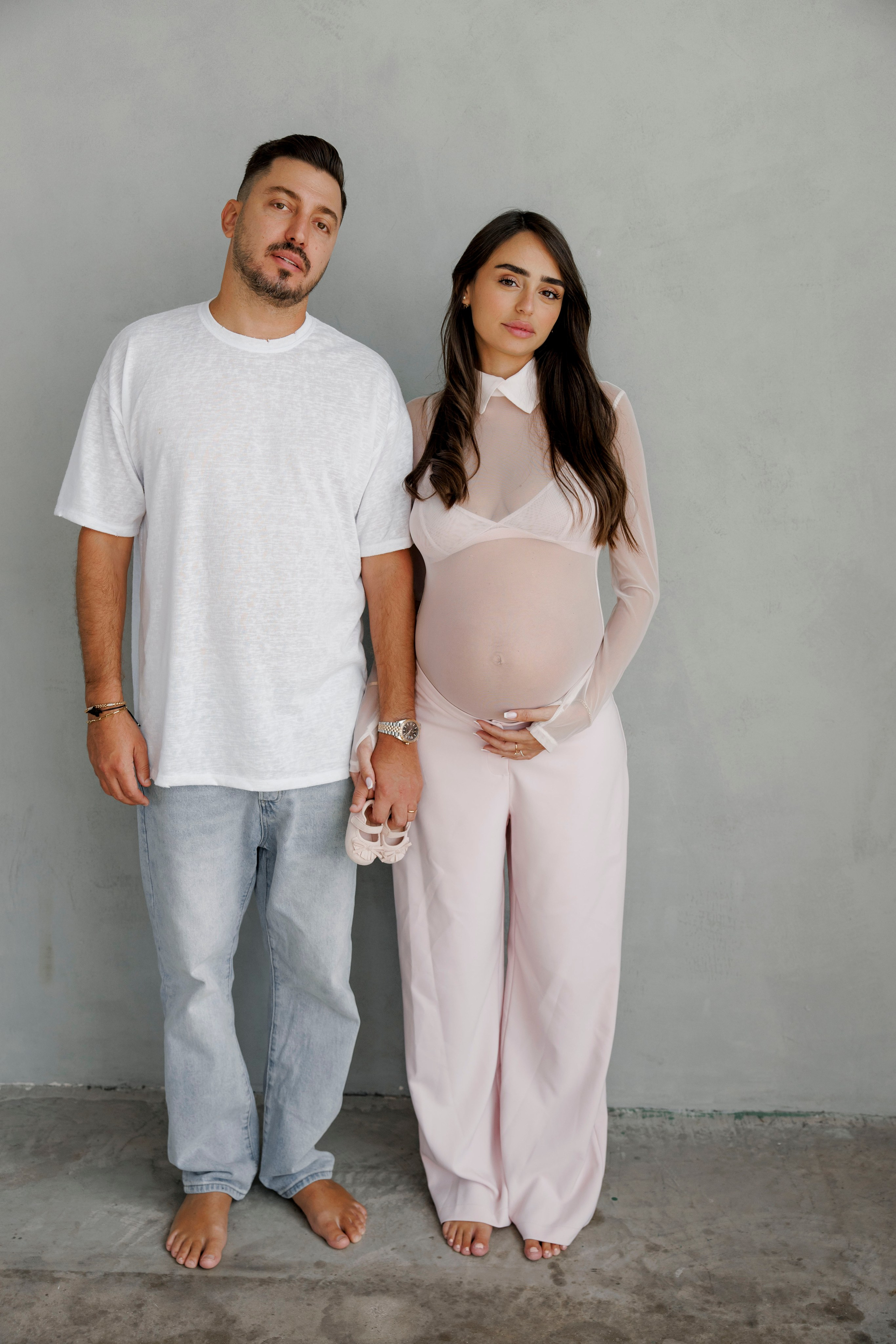 Pregnancy photoshoot inside the studio in Tel Aviv. Главная
