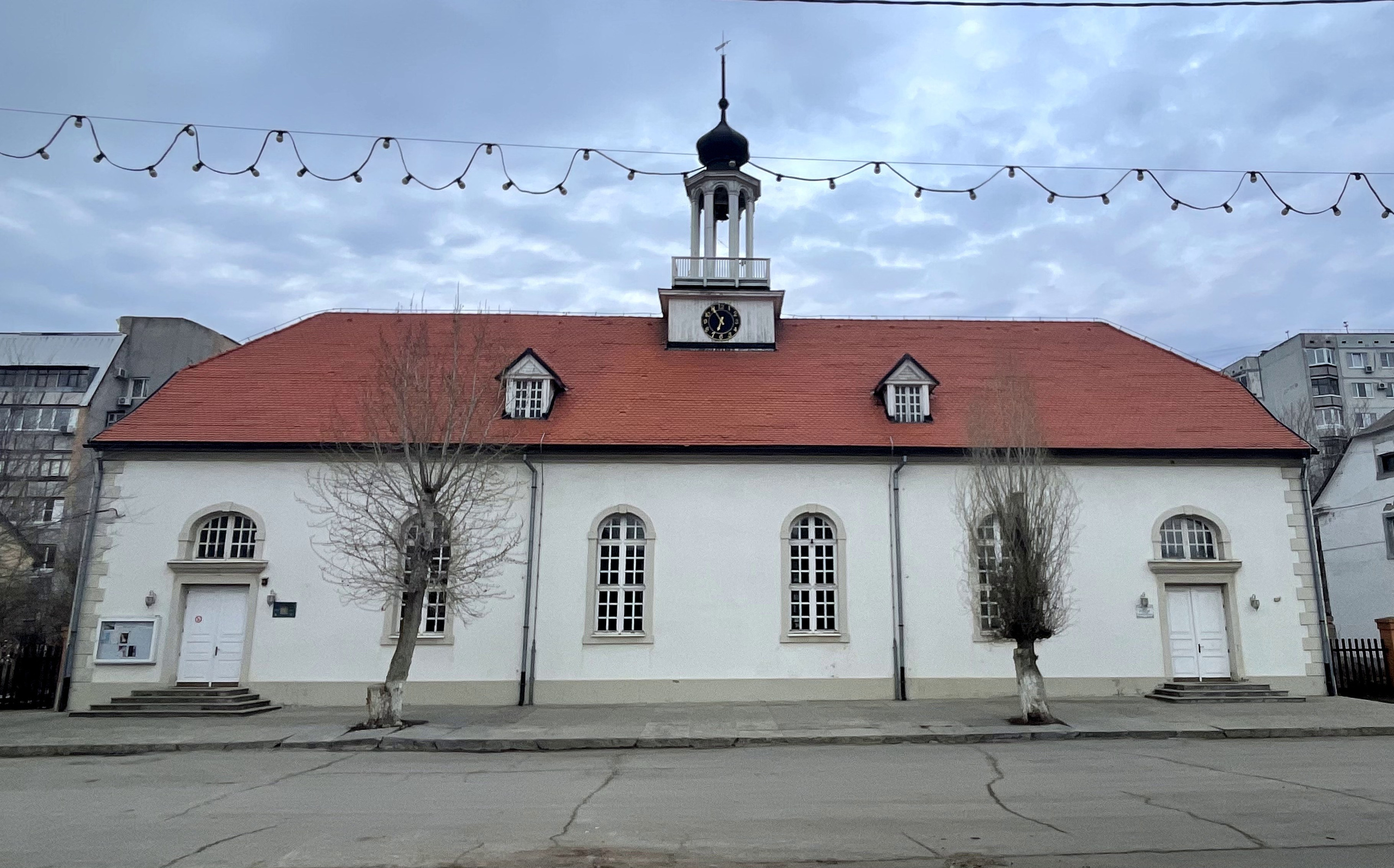 20 092 Здание европейский стиль. Католическая кирха. ВИЗУАЛЬНЫЕ И ЗВУКОВЫЕ РЕШЕНИЯ ДЛЯ БИЗНЕСА И СЪЁМОК ТЕЛЕТЕЛА