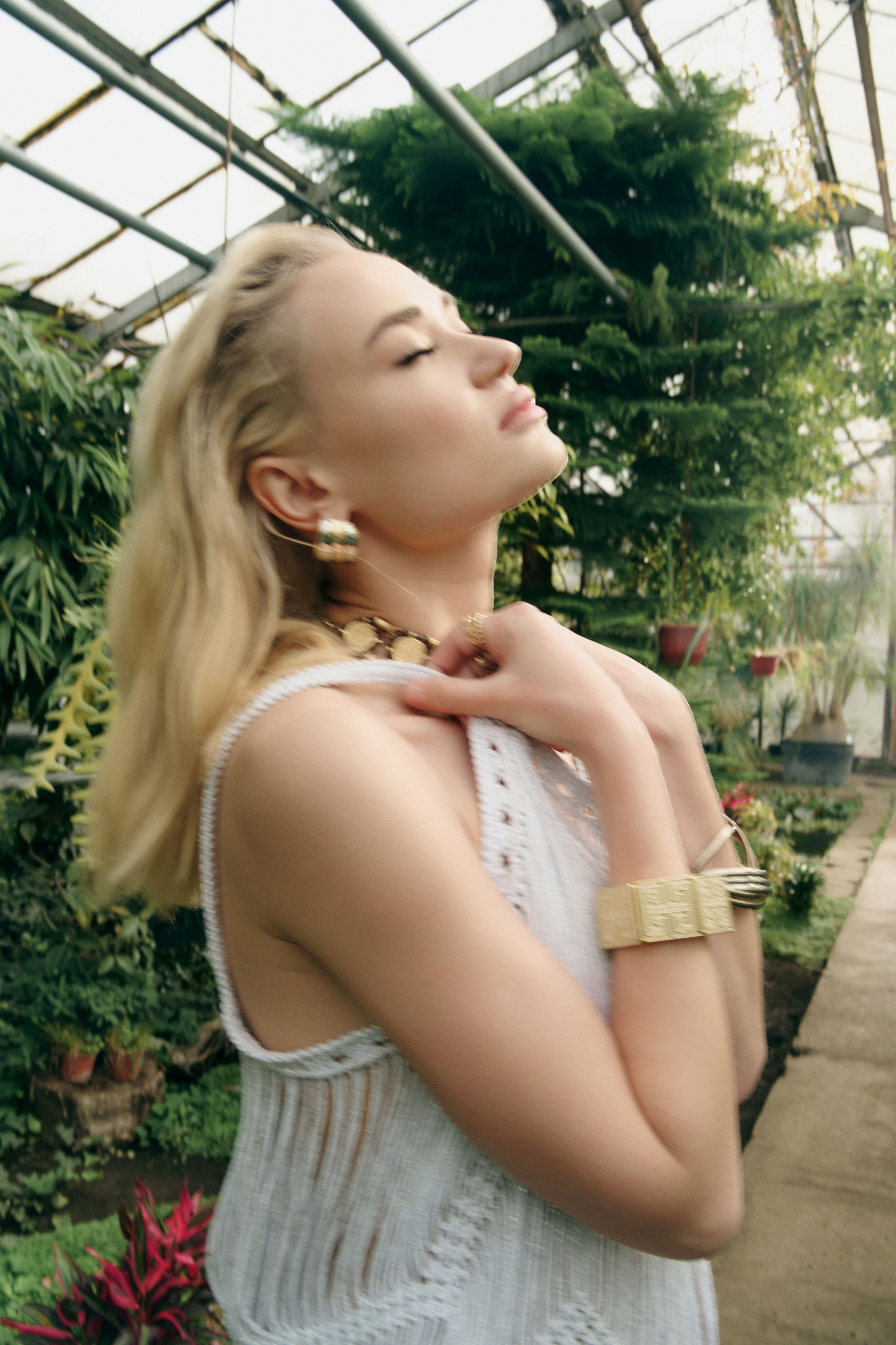 Юля. Z H U R A V L E V