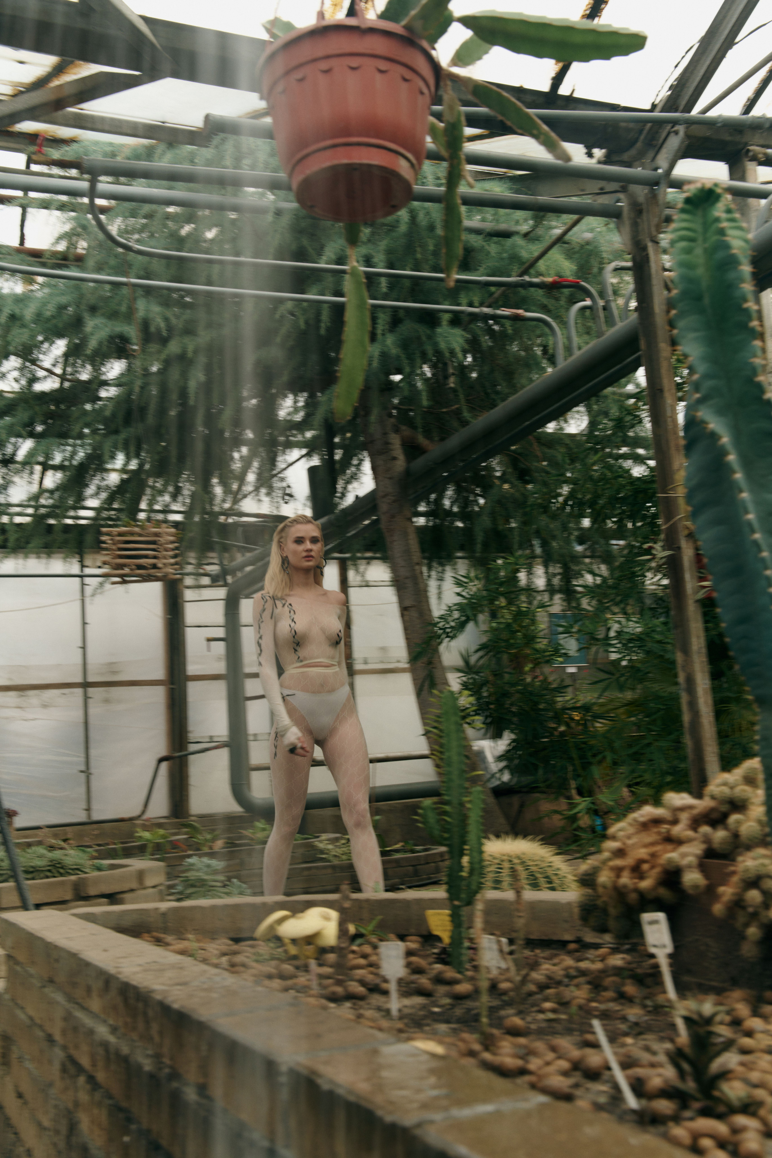 Юля. Z H U R A V L E V