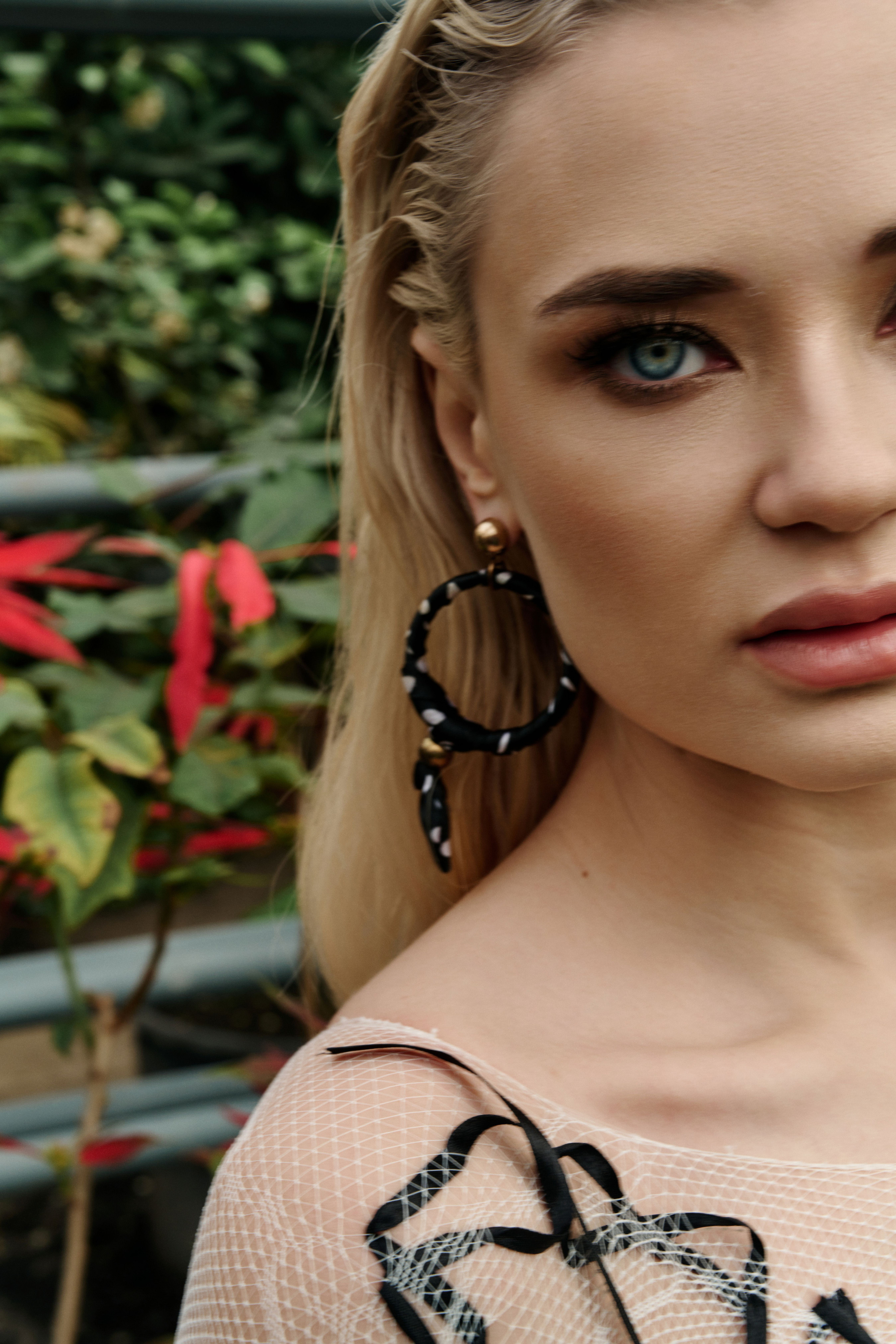 Юля. Z H U R A V L E V