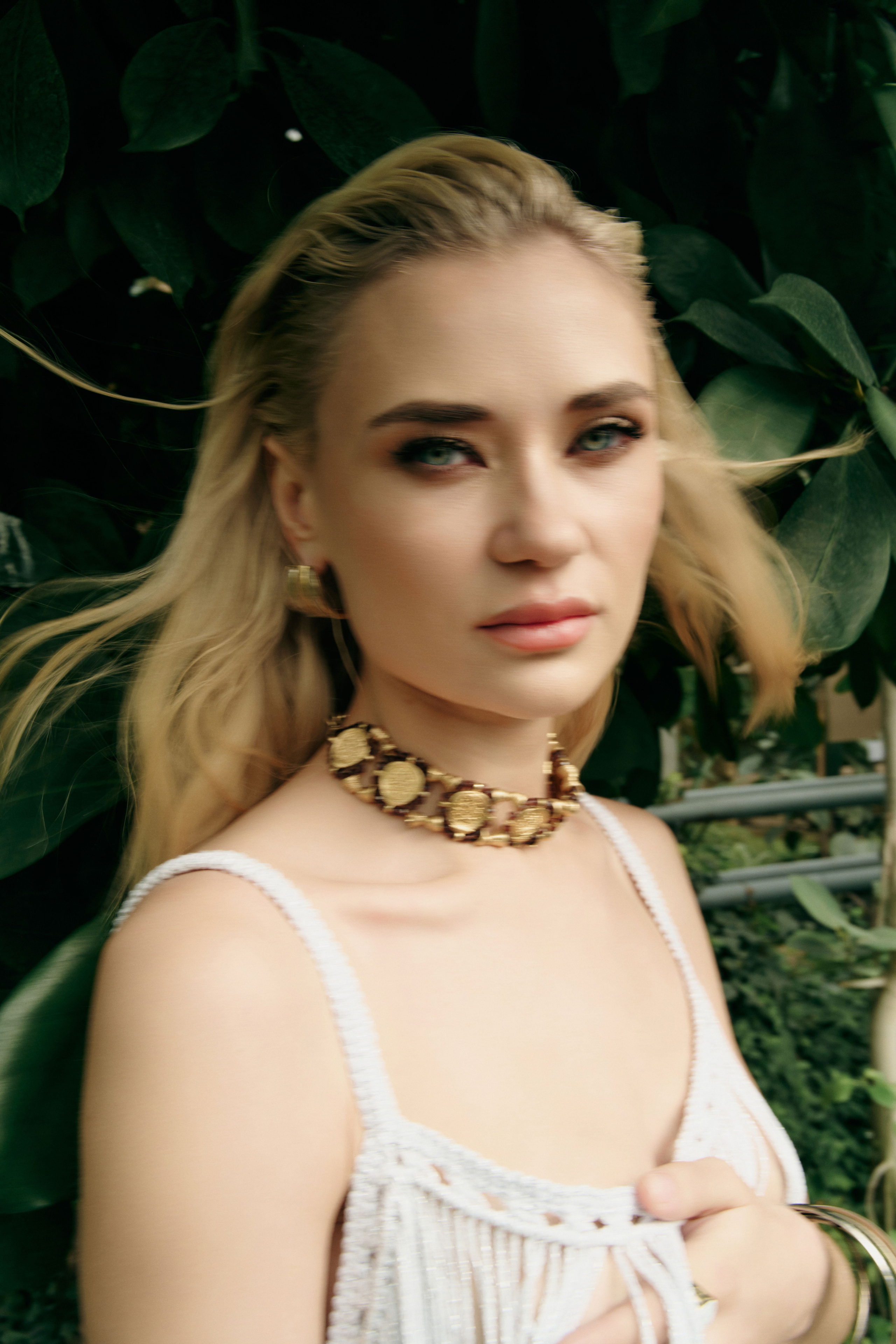 Юля. Z H U R A V L E V