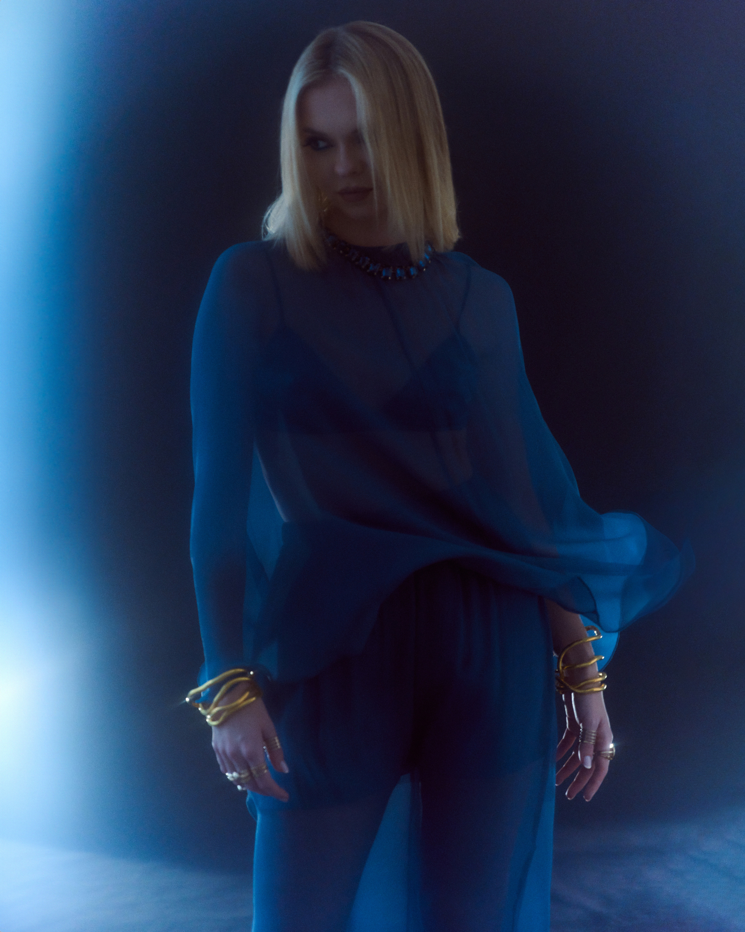 Blue ocean. Z H U R A V L E V