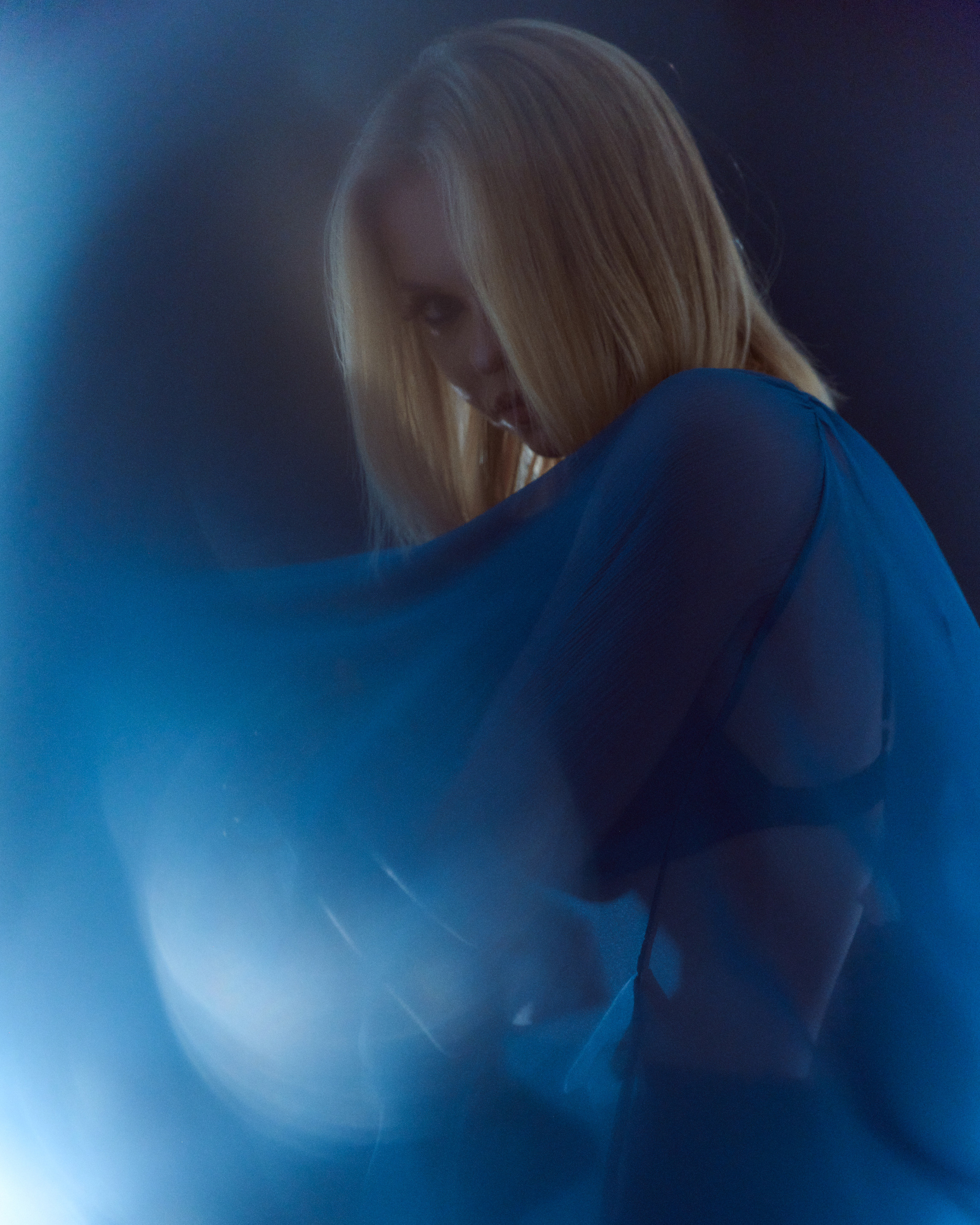 Blue ocean. Z H U R A V L E V