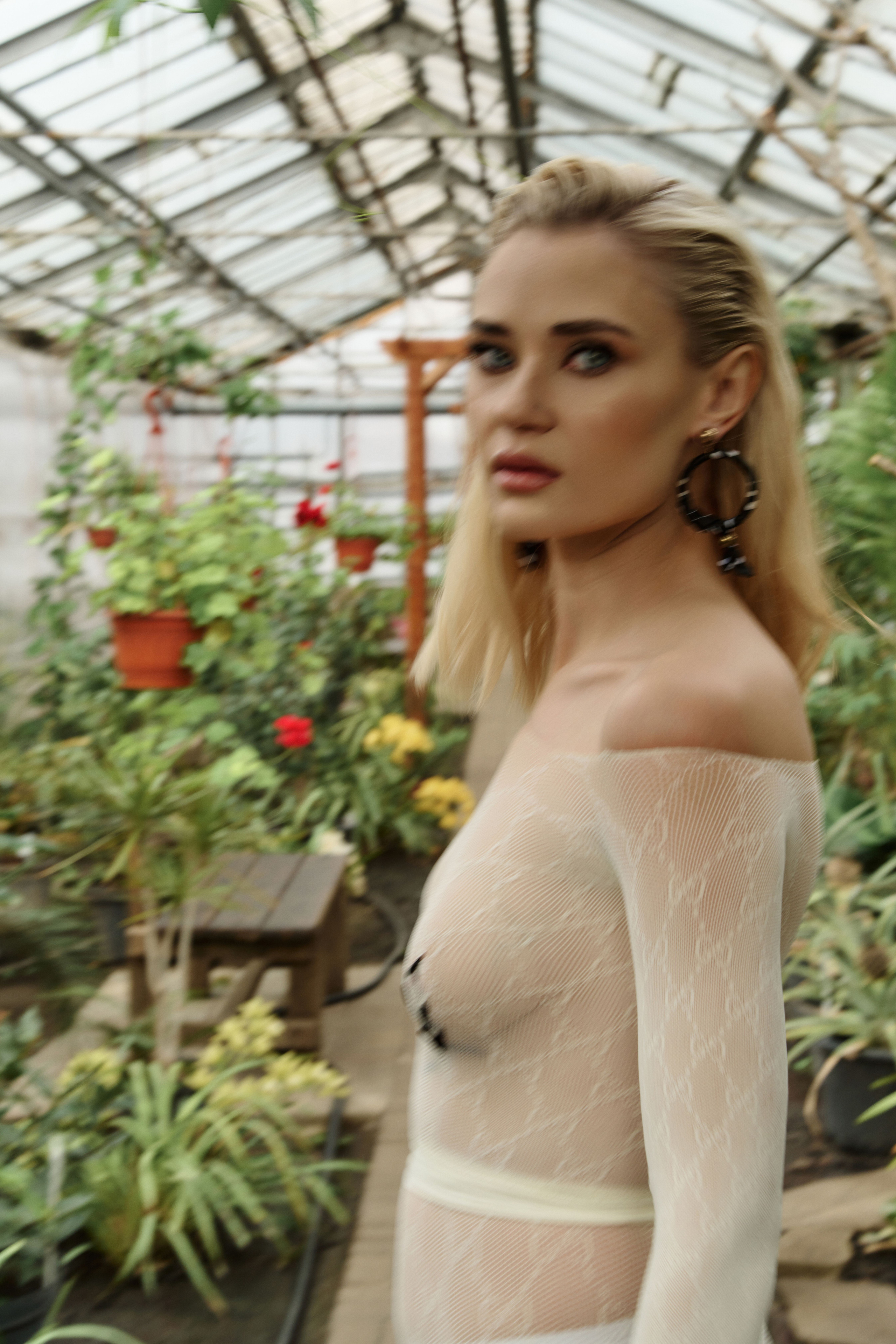 Юля. Z H U R A V L E V