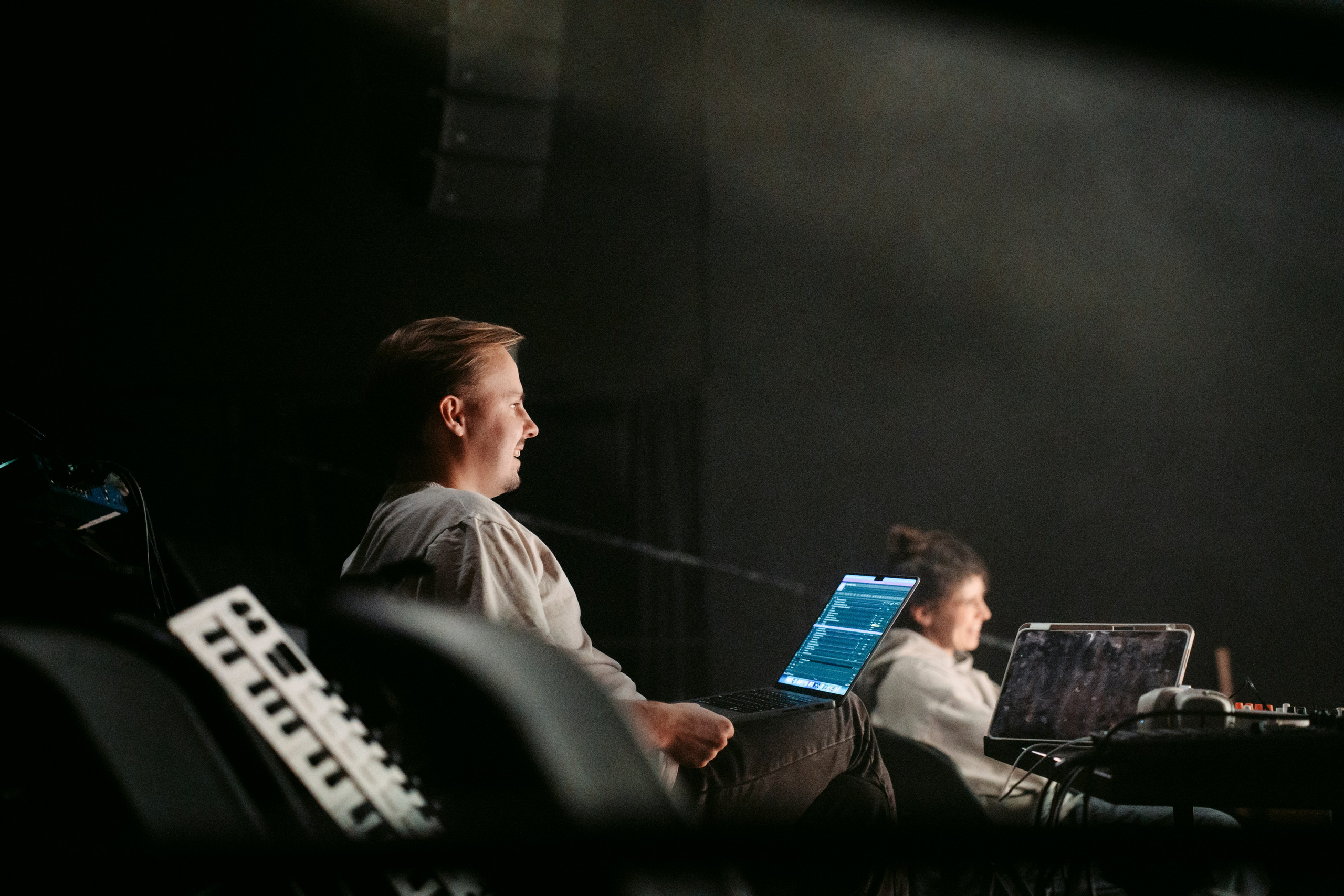 Затворник и Шестипалый. Главная