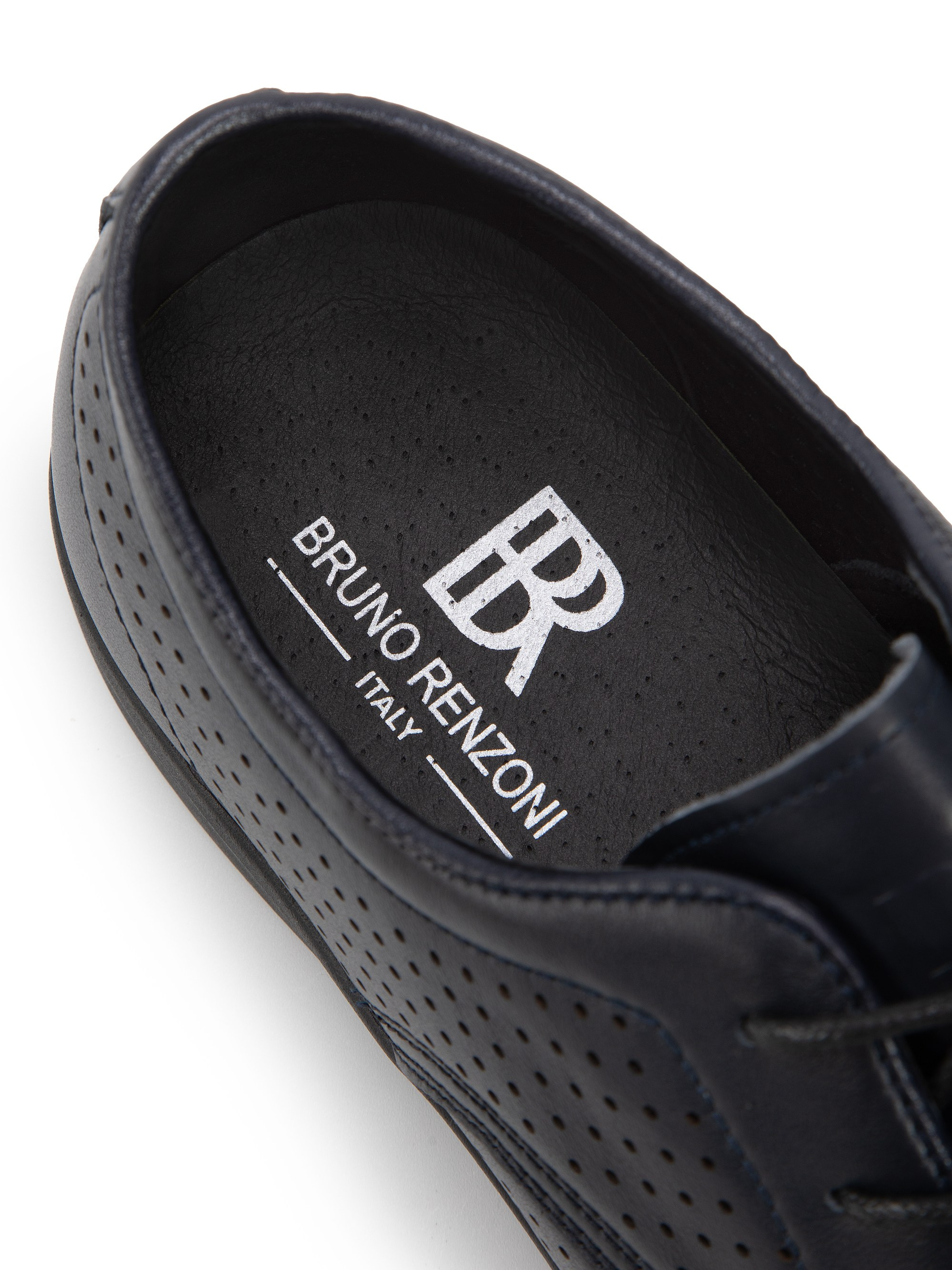 Каталожная фотография обуви. Фотограф в Москве Егор Гончаров