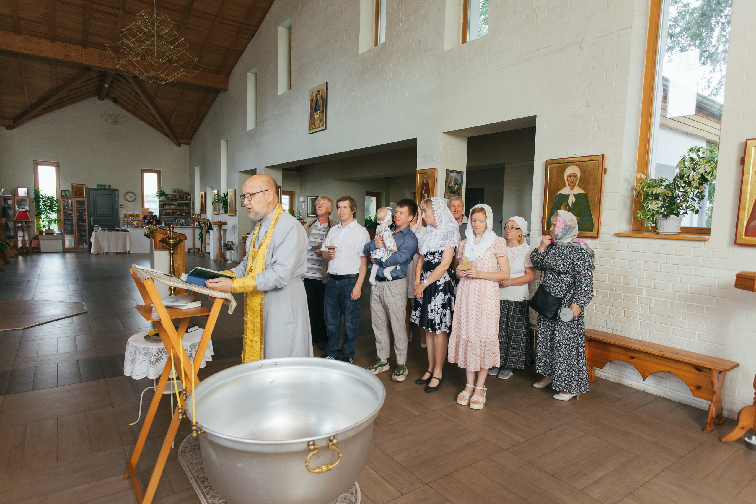 Крещение храм Сошествия святого Духа, г. Колпино. Фотограф на крещение в Санкт Петербурге
