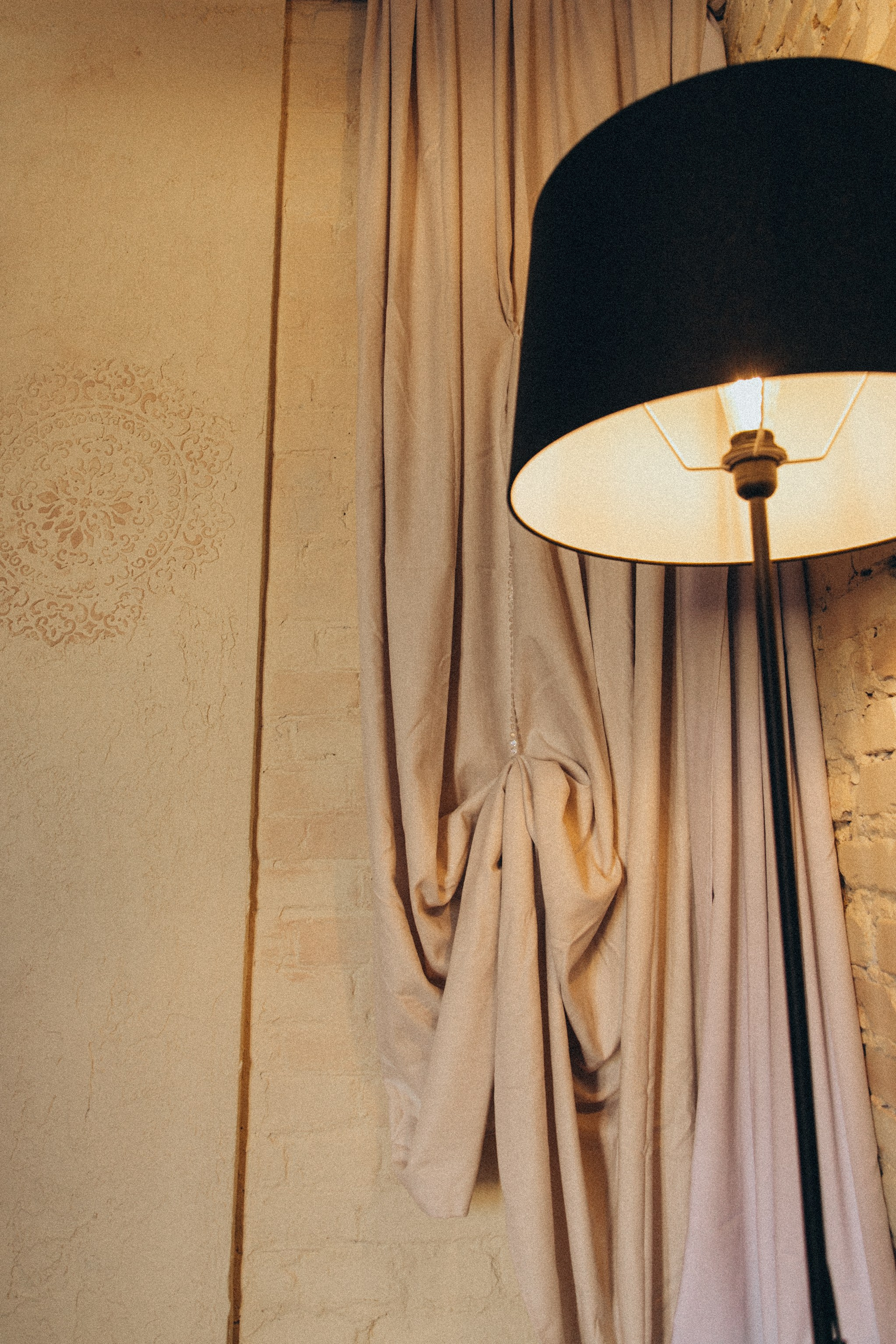 ЗАЛ «Каминная». Фотостудия в Мариуполе «Берлога»