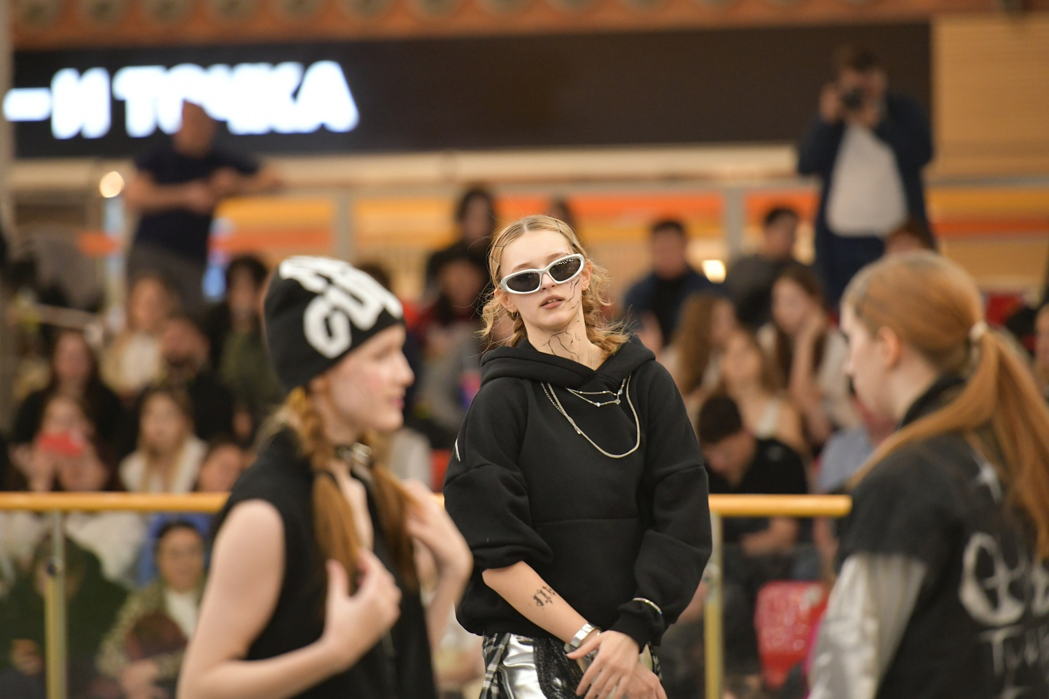 IX Хитовые танцы в ТРЦ «Сургут Сити Молл». Студия по производству фото и видеоконтента «АППЕРТУРА»